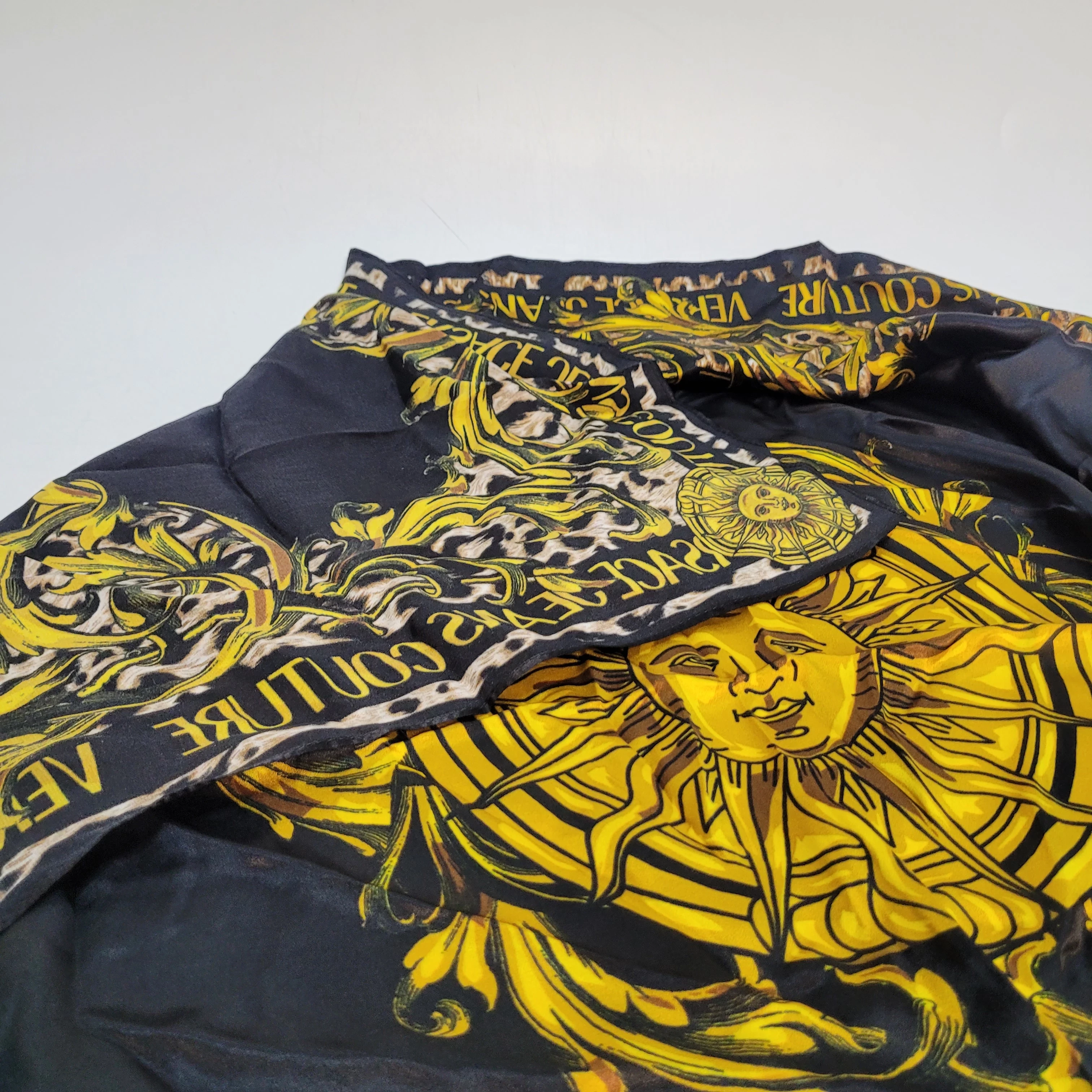 chusta-versace-72ha7h02-material-dominujacy-inny