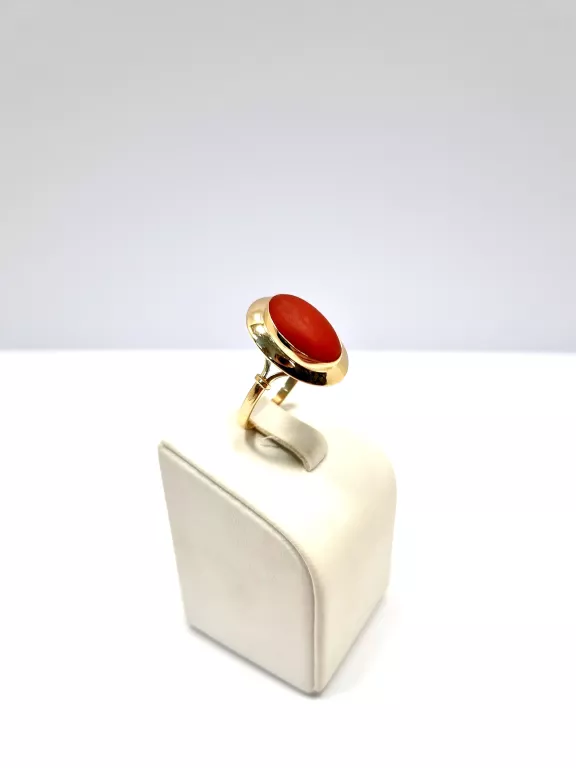 piekny-zloty-pierscionek-z-koralem-750-marka-inna-marka