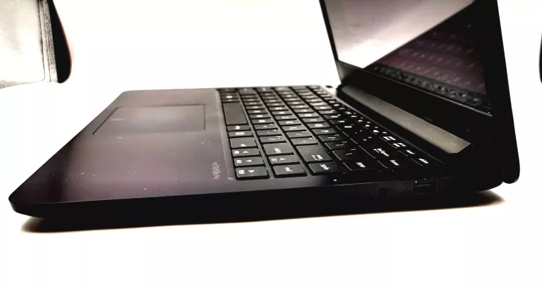 laptop-asus-e402y-win104gb-250gb-uklad-klawiatury-us-international-qwerty