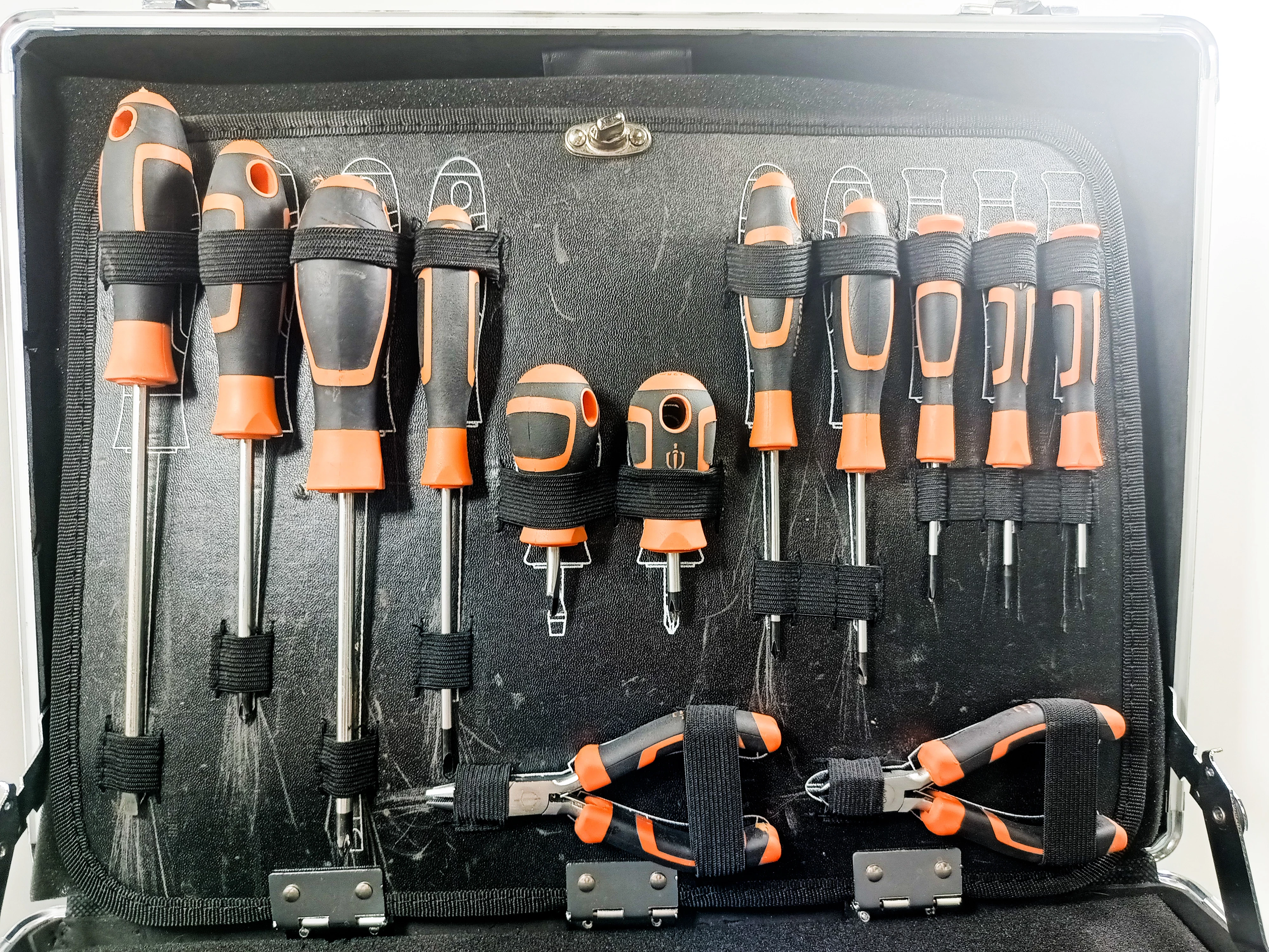 zestaw-narzedzi-magnusson-119-szt-w-walizce-product-id-d176fd6b-cec0-4250-8a22-c1fdf75ec7ba