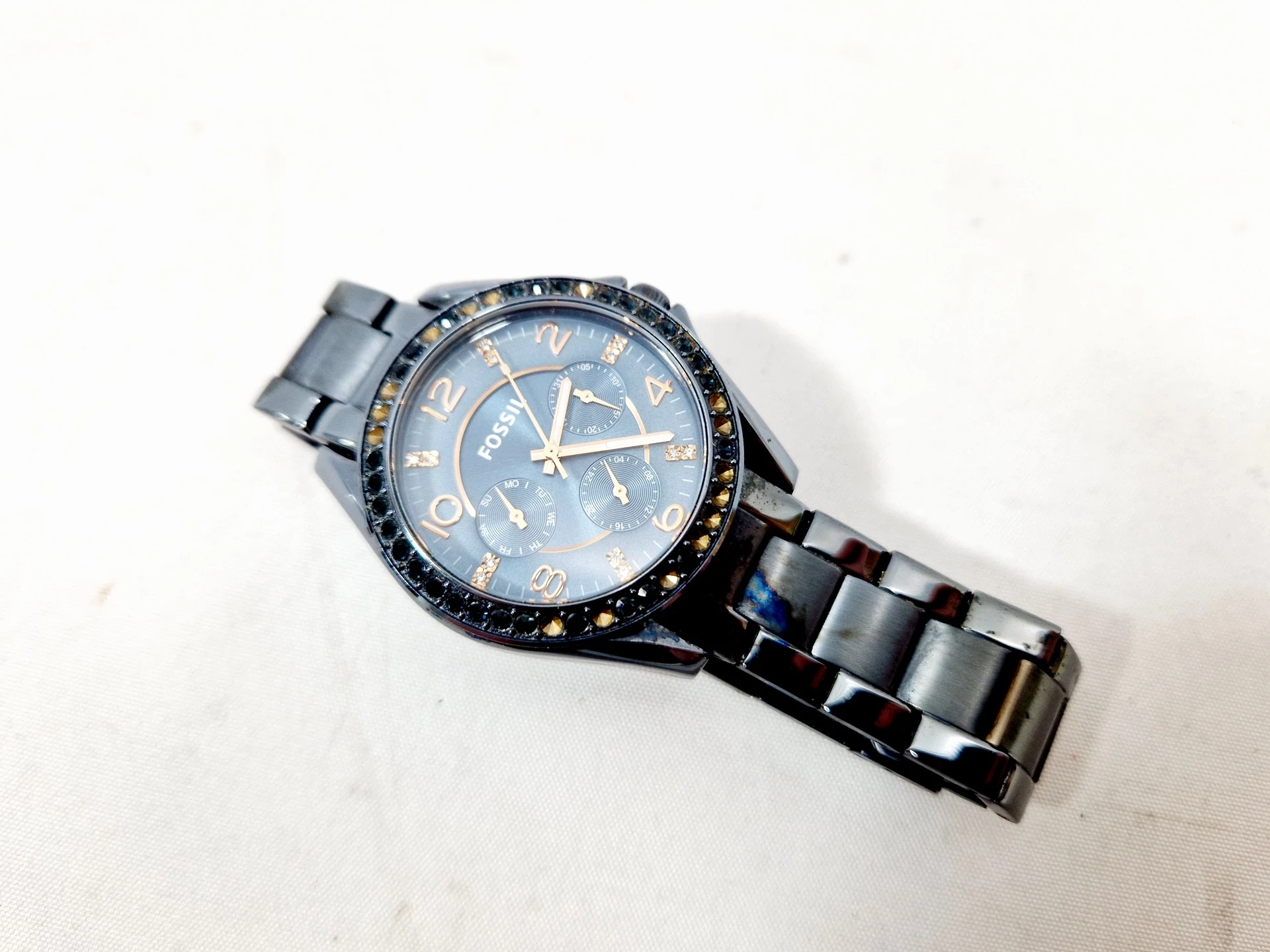 zegarek-damski-fossil-es4294-4294-granatowy-opis-ksztalt-koperty-okragla