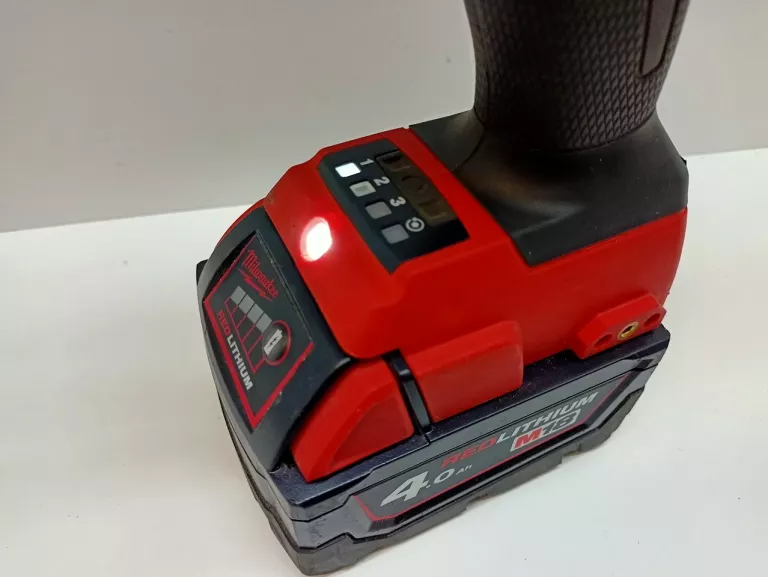 KLUCZ UDAROWY MILWAUKEE M18 FHIWF12 1/2" ZESTAW