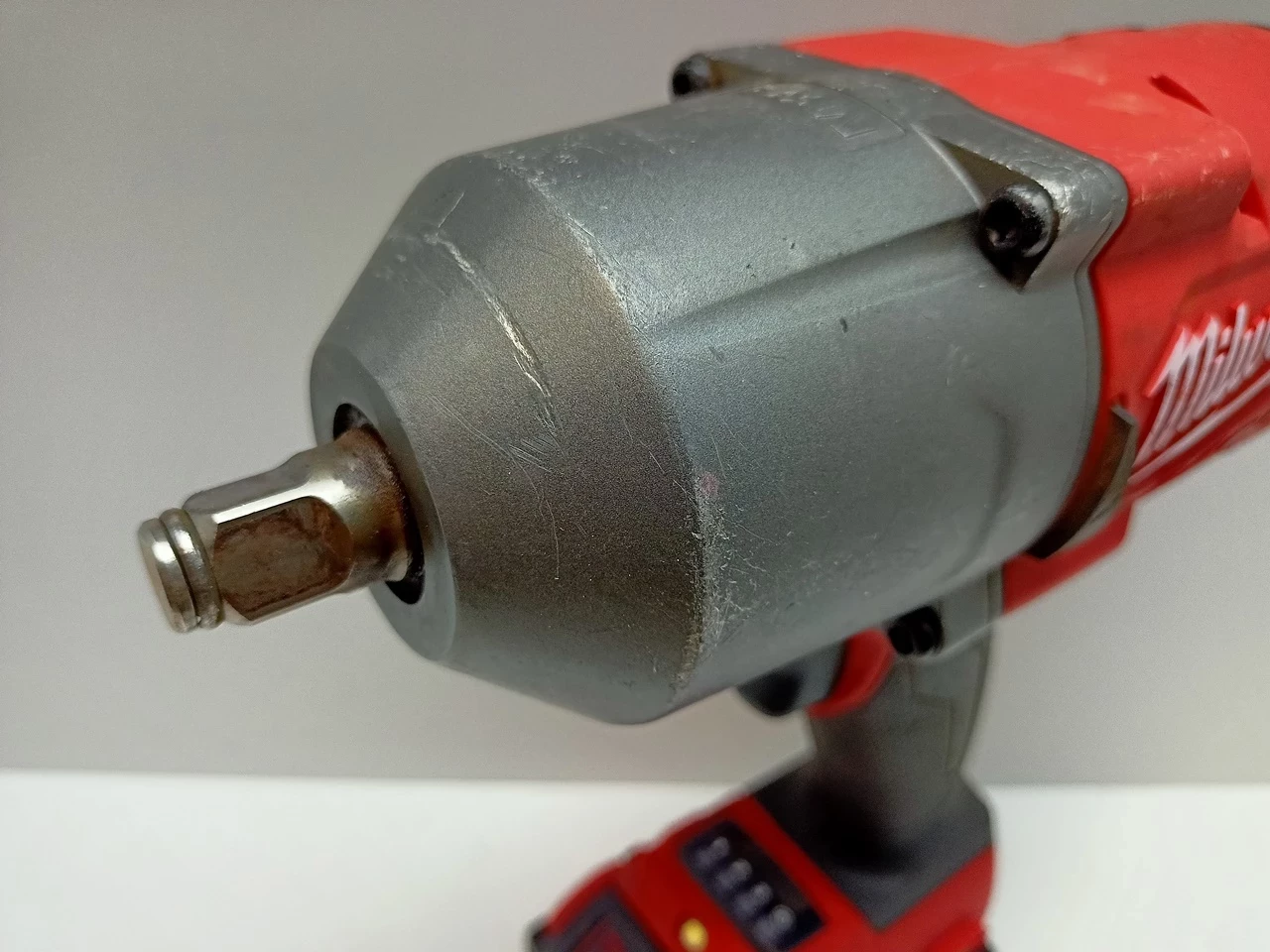 klucz-udarowy-milwaukee-m18-fhiwf12-12-zestaw-pojemnosc-akumulatora-4