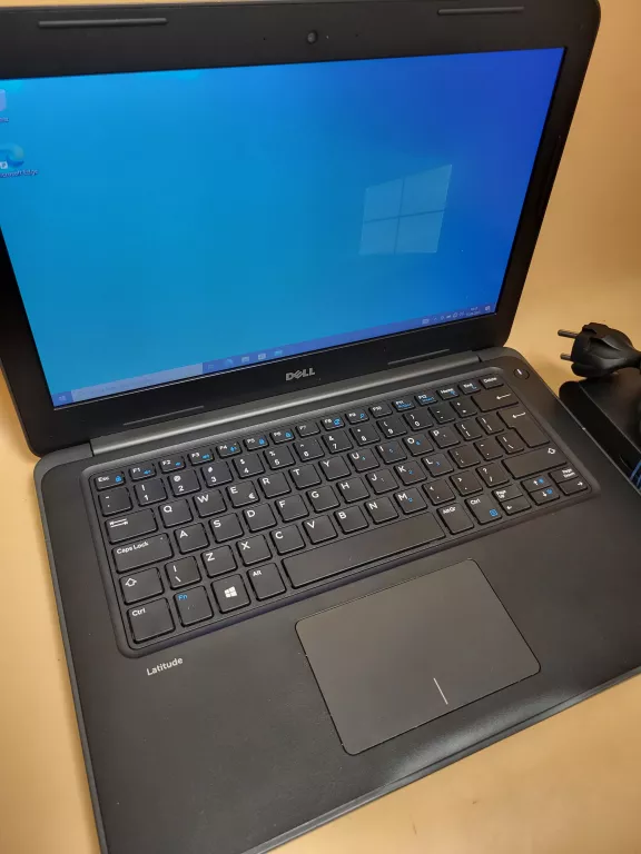 LAPTOP DELL LATITUDE 3380 INTEL I3 4GB RAM 256SSD