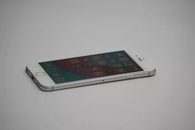 TELEFON IPHONE 6 64GB BATERIA 79%