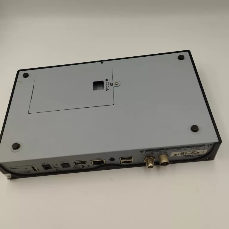 dekodertuner-ferguson-ariva-4k-combo-opis-model-ariva-4k-combo