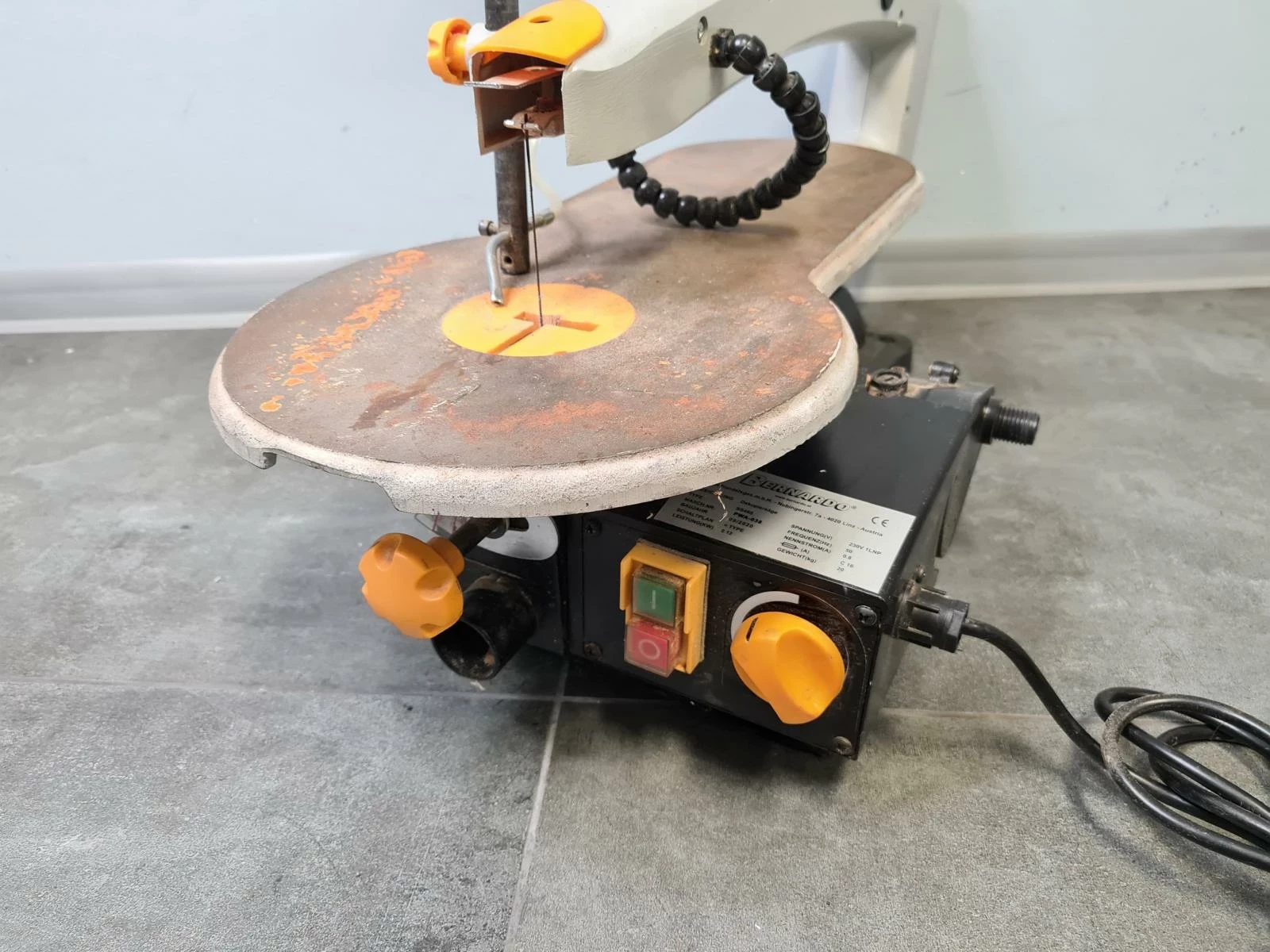 wyrzynarka-modelarska-bernardo-ss-460-srednica-otworu-pily-1