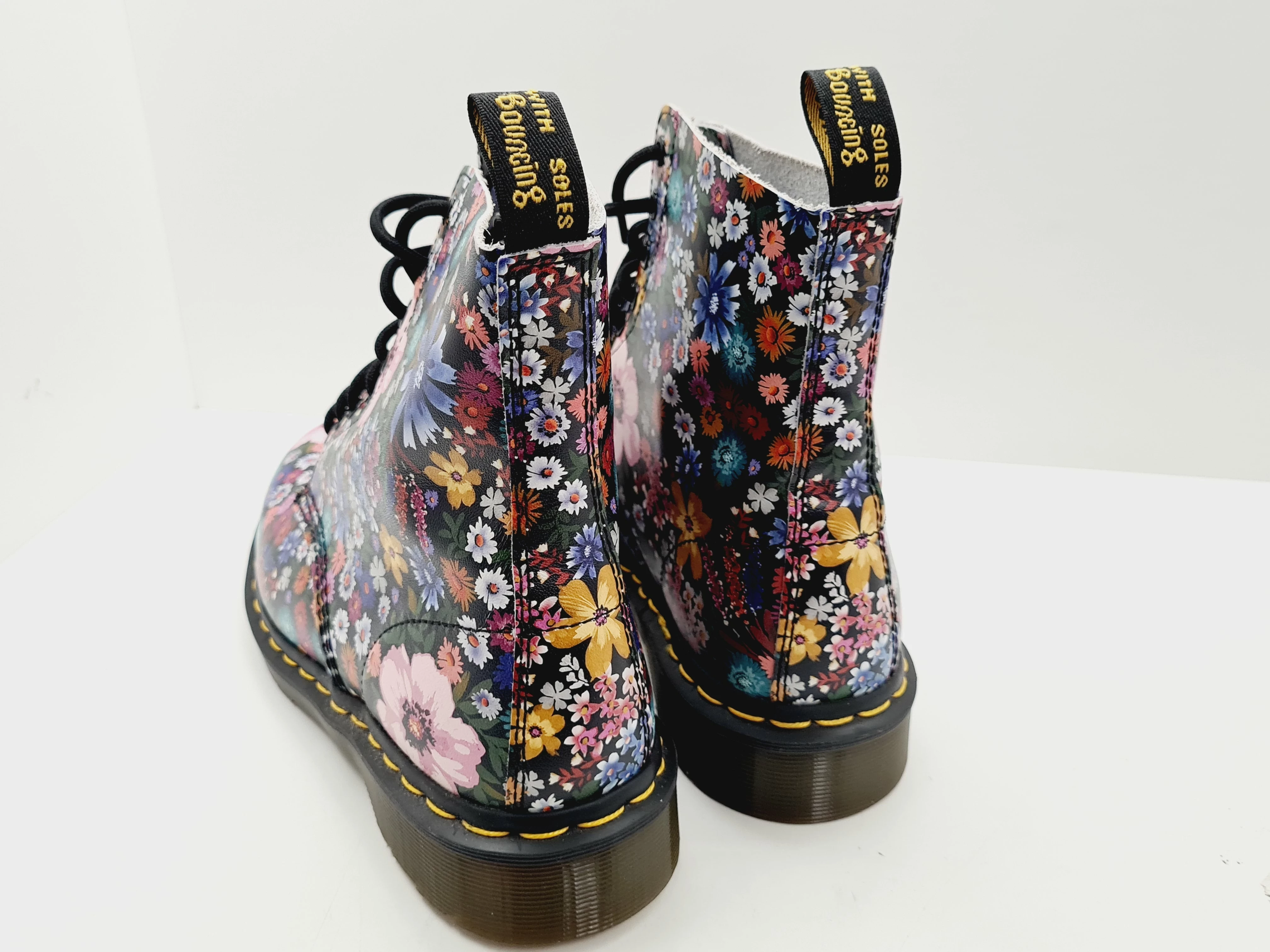 buty-martens-1460-kwiaty-40-wzor-dominujacy-kwiaty