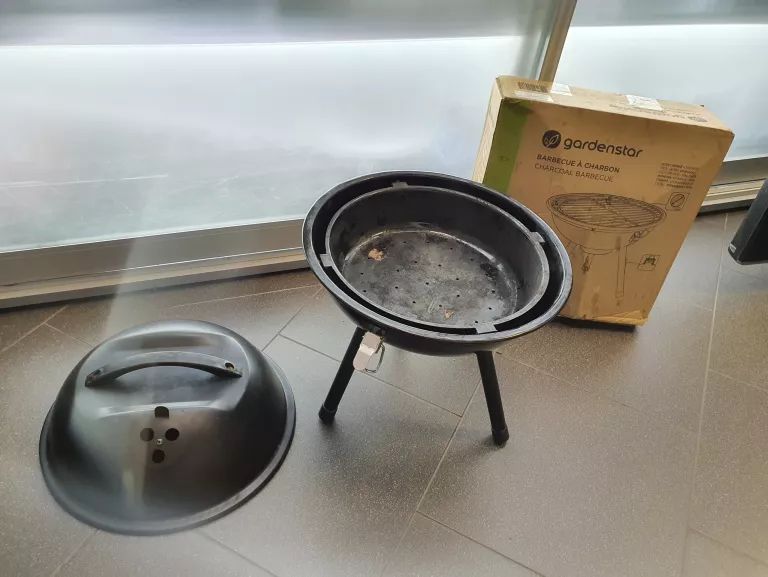 MAŁY GRILL WĘGLOWY