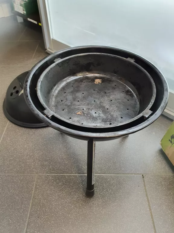 MAŁY GRILL WĘGLOWY