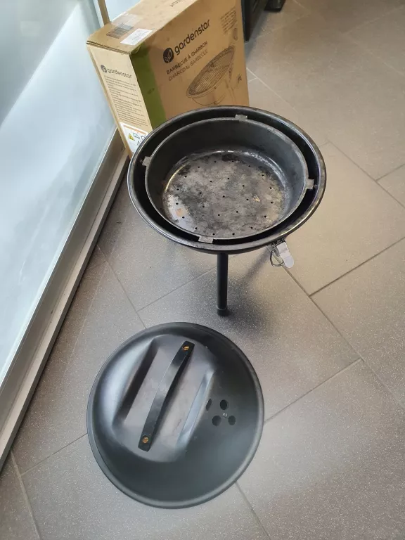 MAŁY GRILL WĘGLOWY