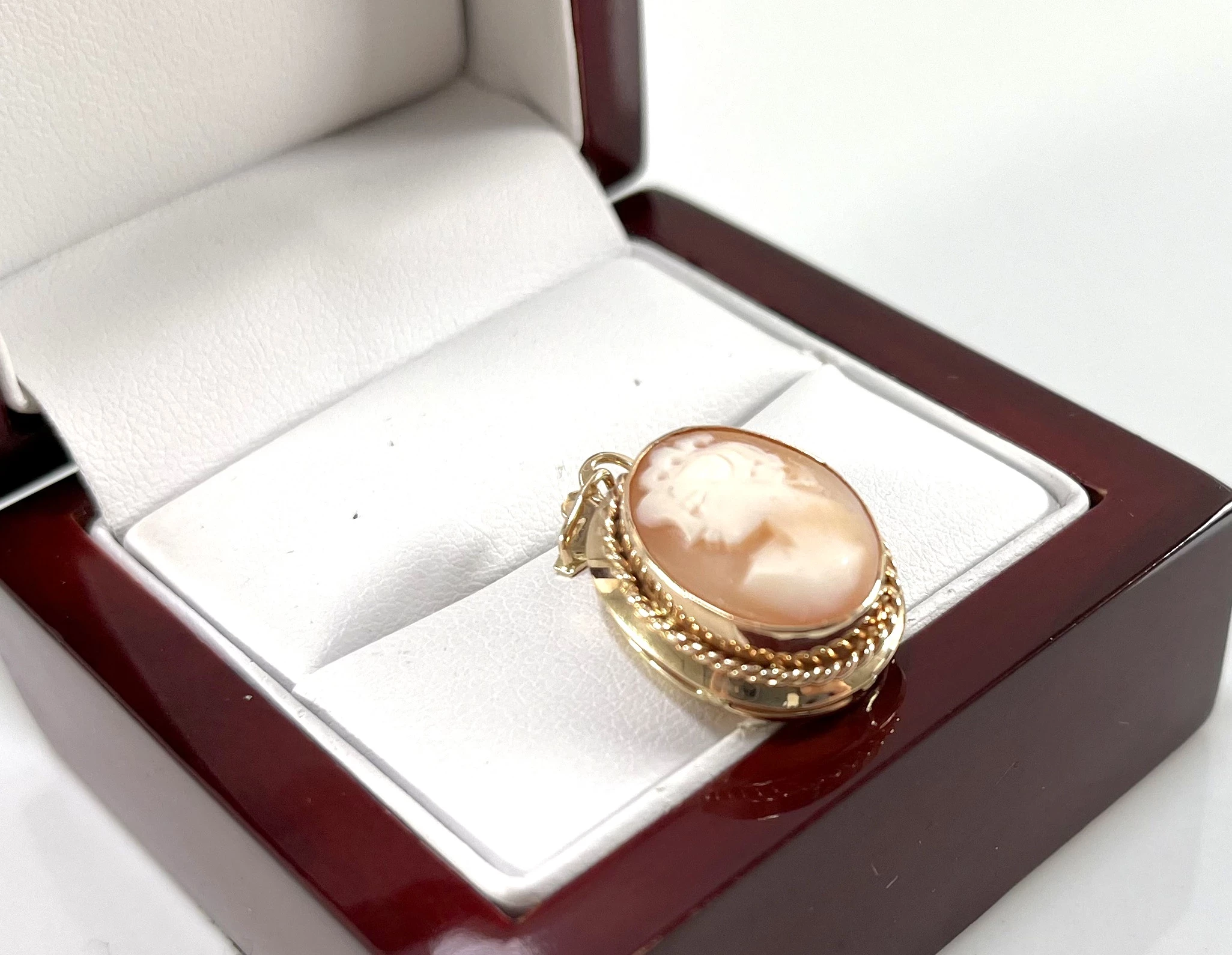 cudowna-zlota-zawieszka-kamea-585472g-marka-248811-958954