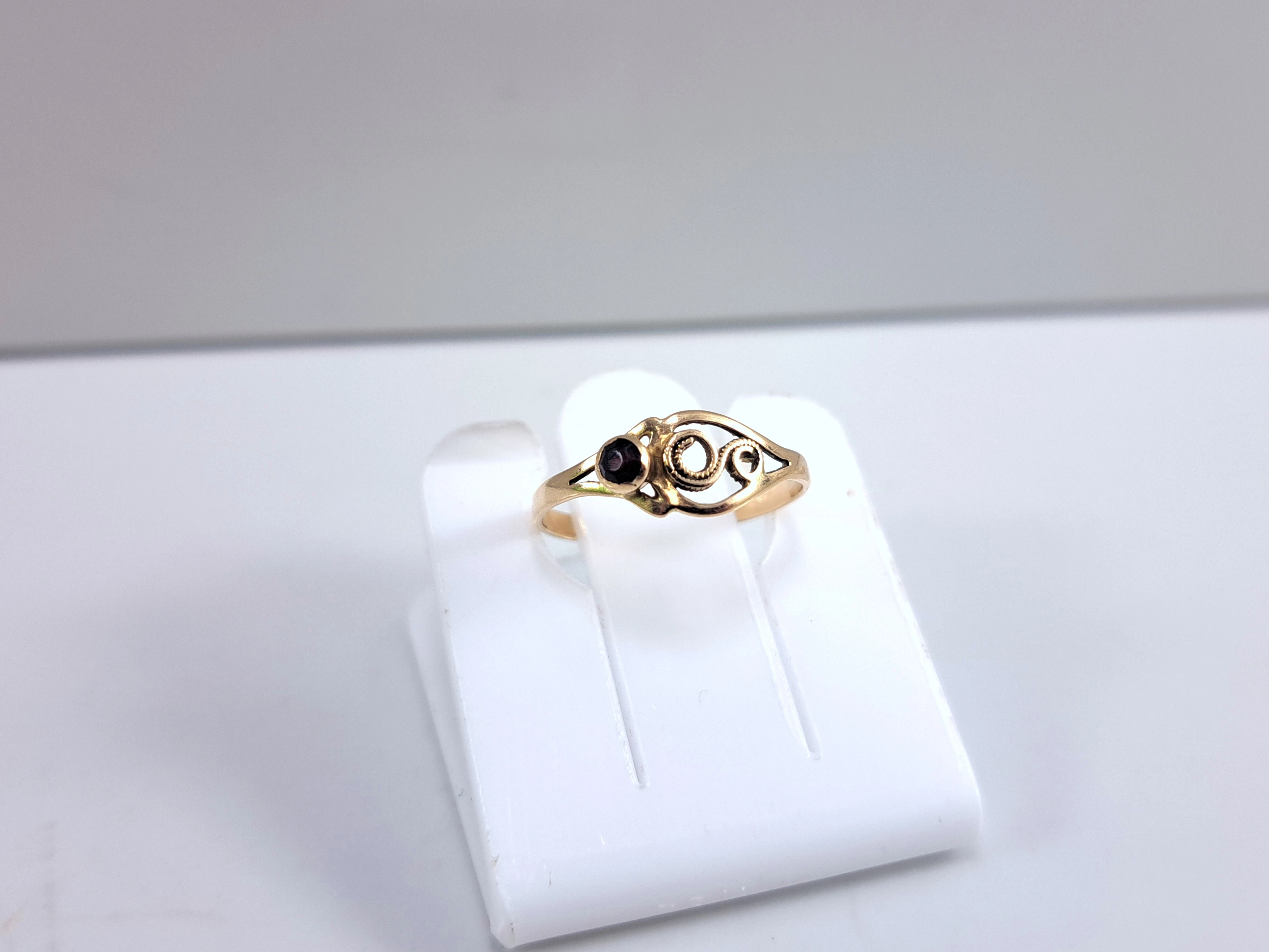 zloty-pierscionek-z-rubinem-r12-585-099g-material-zloto