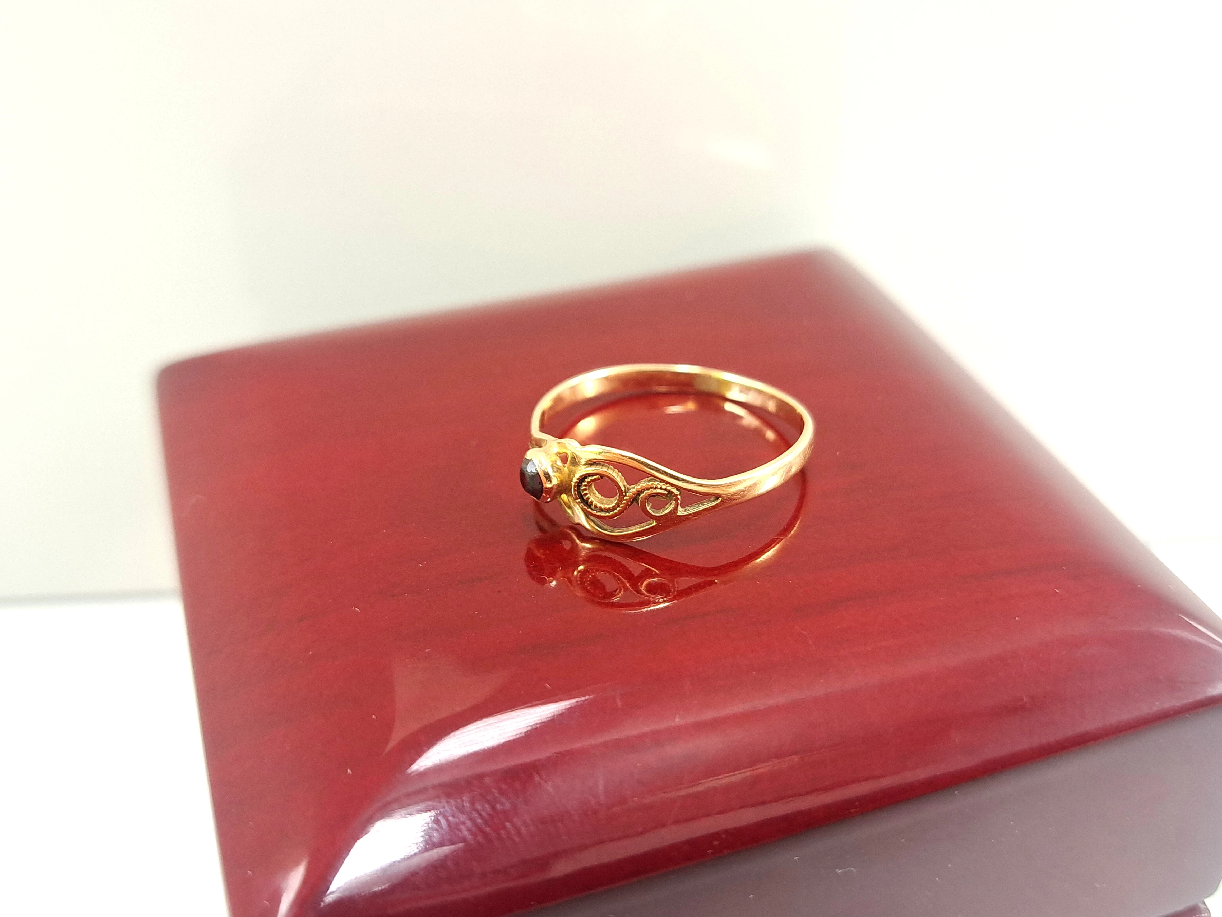 zloty-pierscionek-z-rubinem-r12-585-099g-marka-bez-marki