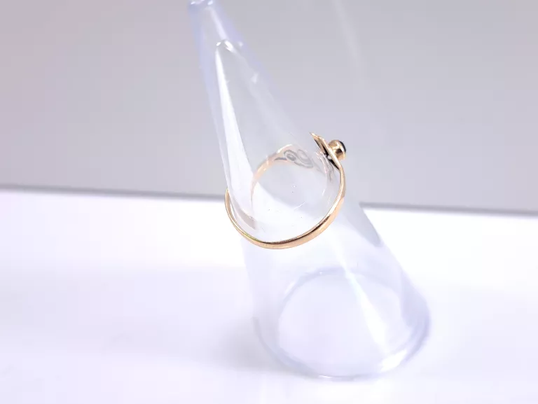 zloty-pierscionek-z-rubinem-r12-585-099g-kolor-dominujacy-zloty