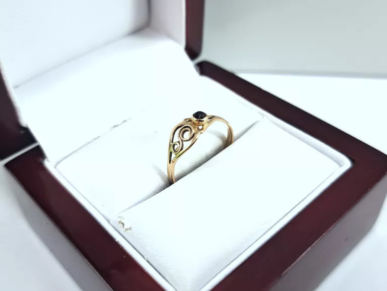 zloty-pierscionek-z-rubinem-r12-585-099g-waga-247