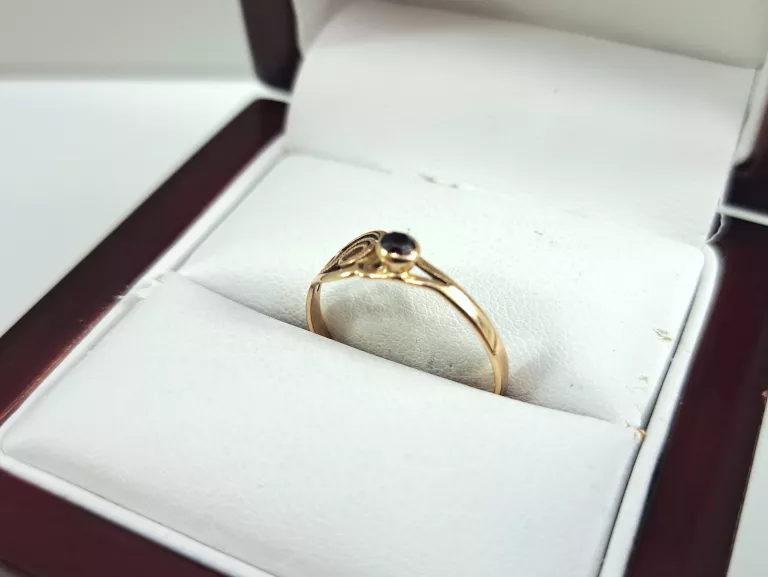 zloty-pierscionek-z-rubinem-r12-585-099g-cechy-brak