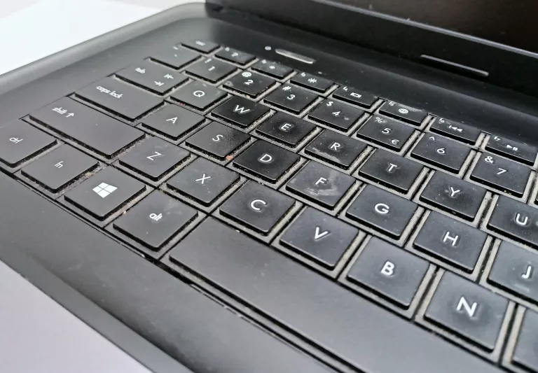 HP 650 PENTIUM B980/4GB RAM/500GB/WIN10 BATERIA!!