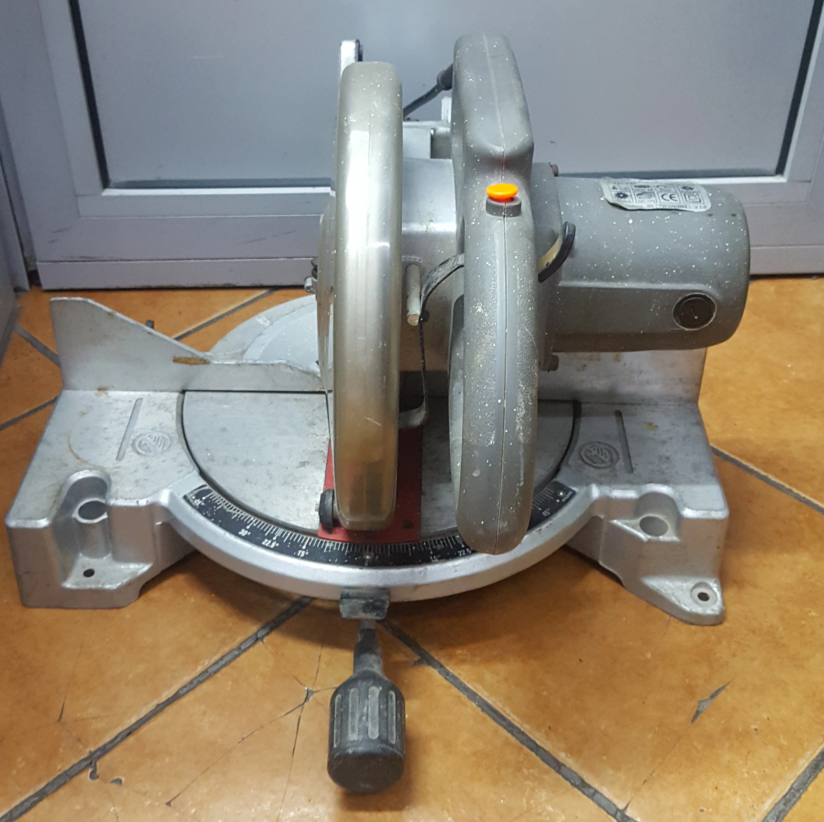 pila-ukosowa-kinzo-8e3305-marka-kinzo