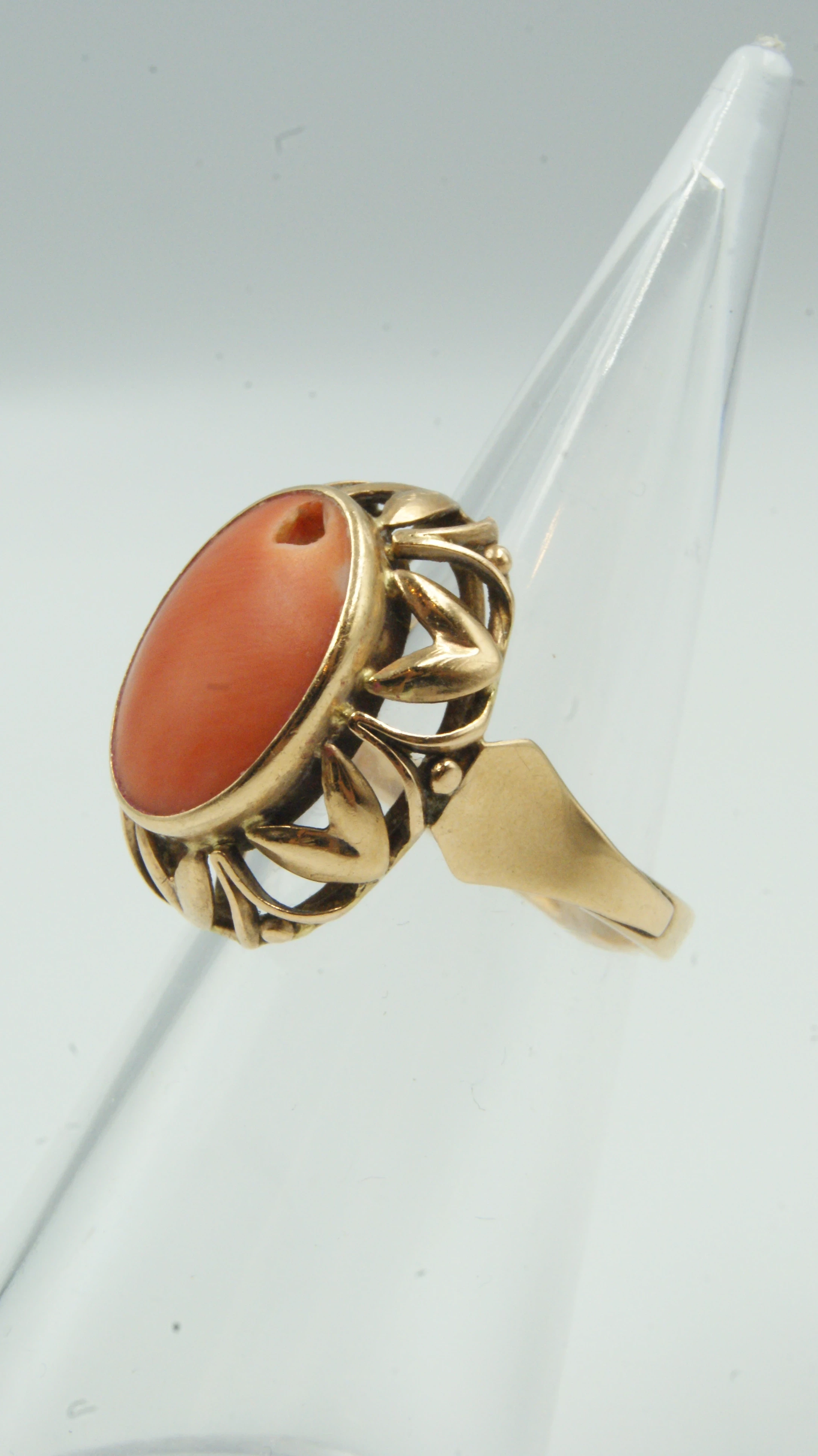 zloty-pierscionek-z-koralem-585-575g-r18-kolor-dominujacy-zloty