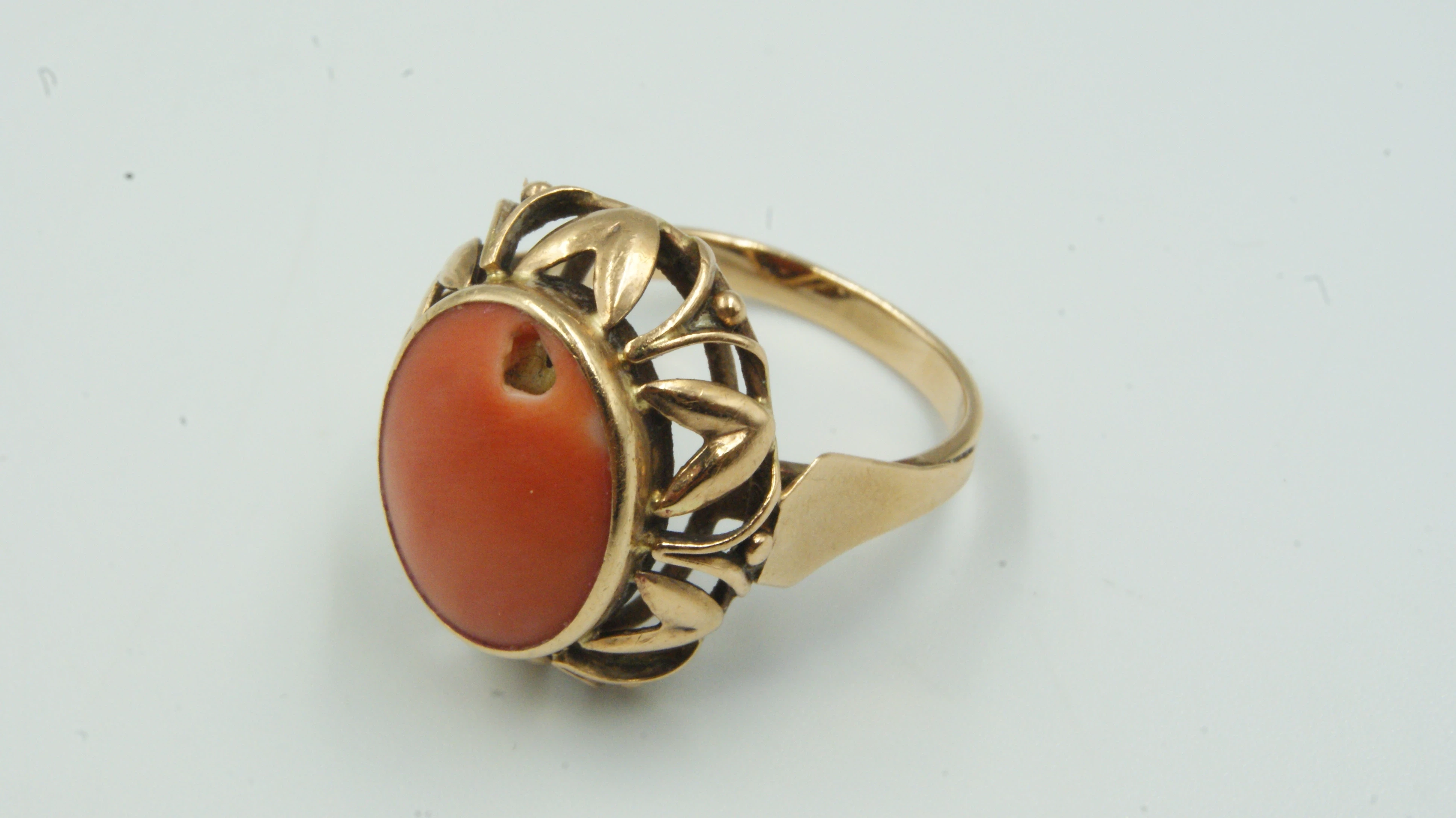 zloty-pierscionek-z-koralem-585-575g-r18-product-id