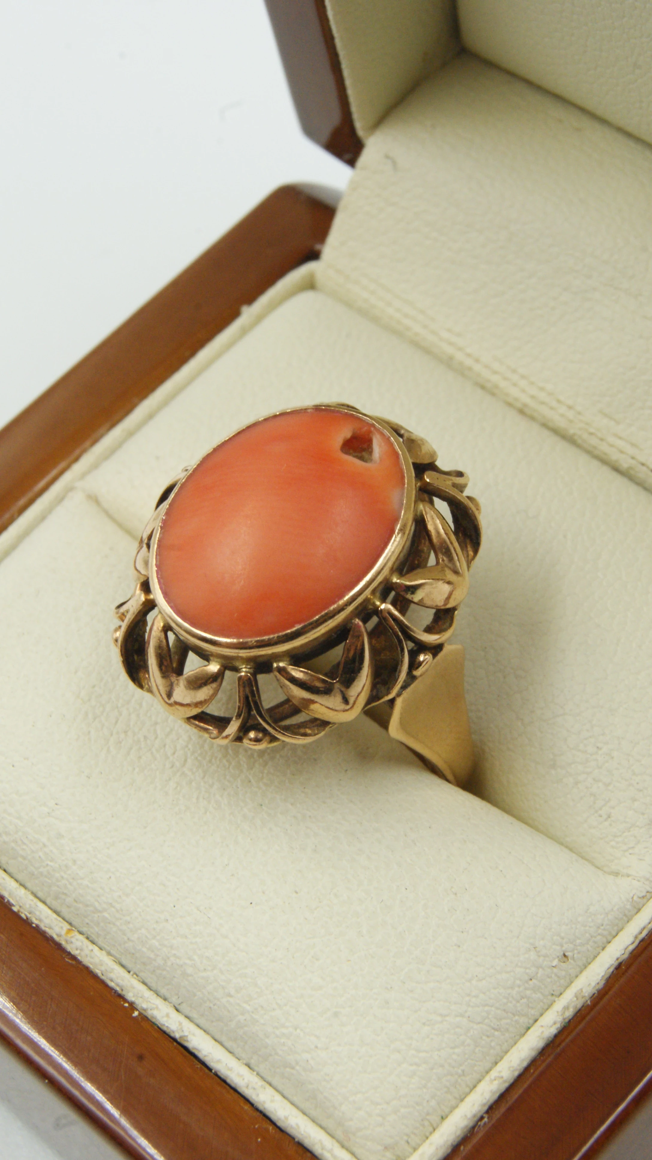 zloty-pierscionek-z-koralem-585-575g-r18-marka-bez-marki