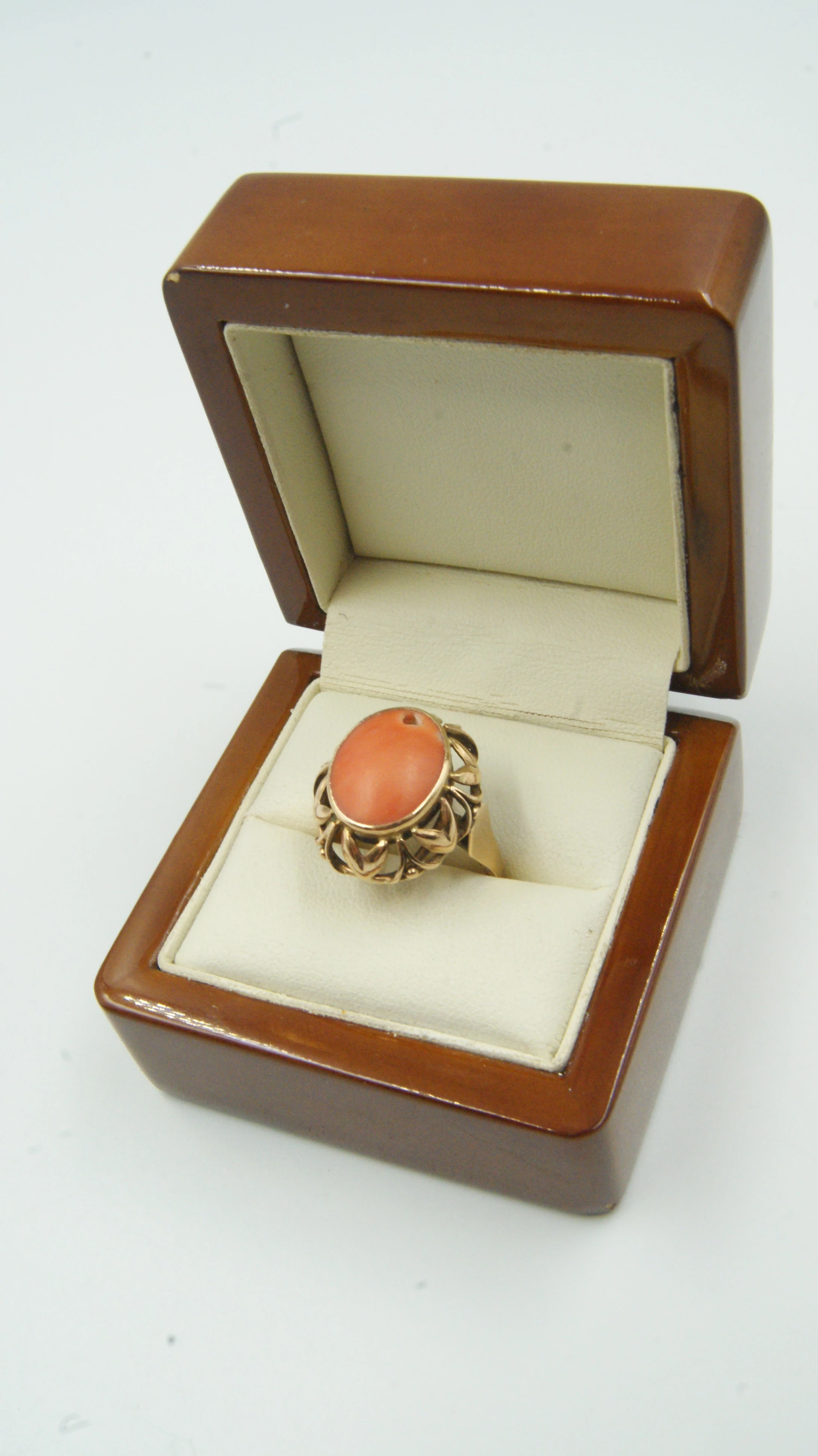 zloty-pierscionek-z-koralem-585-575g-r18-ratuszowa-5-szamotuly