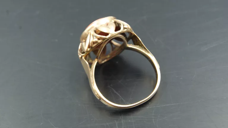 zloty-pierscionek-z-koralem-585-575g-r18-stan-uzywany