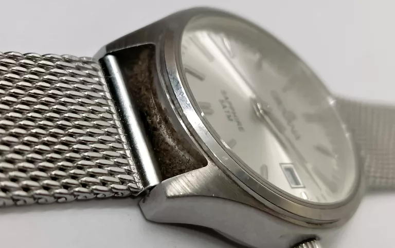 zegarek-grovana-sapphire-5-atm-5568-srebrny-ksztalt-koperty-okragla