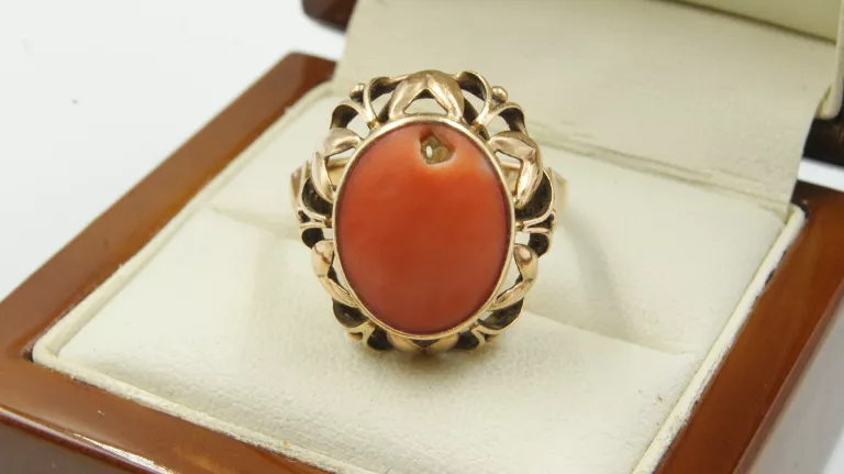 zloty-pierscionek-z-koralem-585-575g-r18-rodzaj-klasyczne