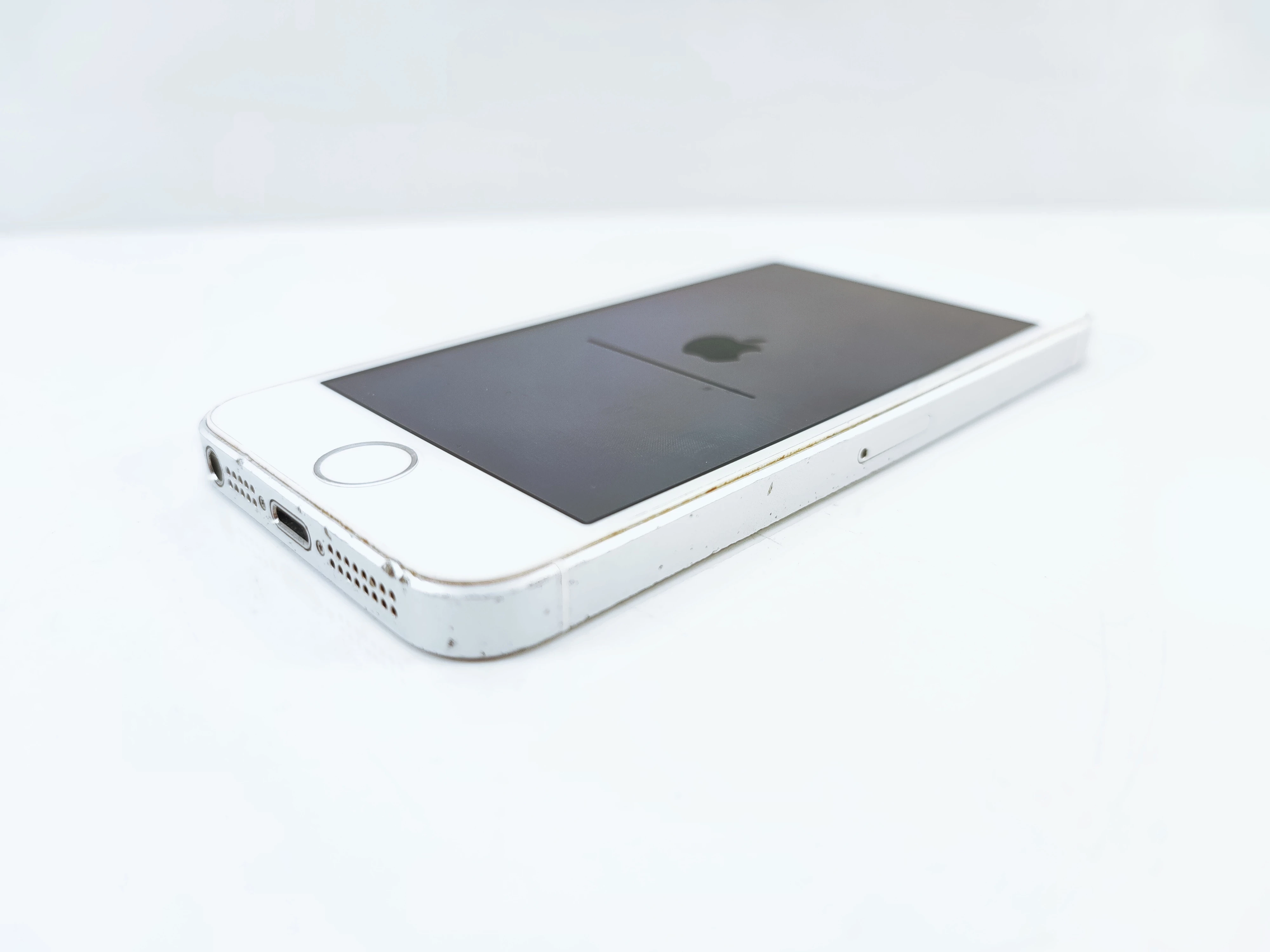 smartfon-apple-iphone-se-2-gb-32-gb-srebrny-kolor-srebrny