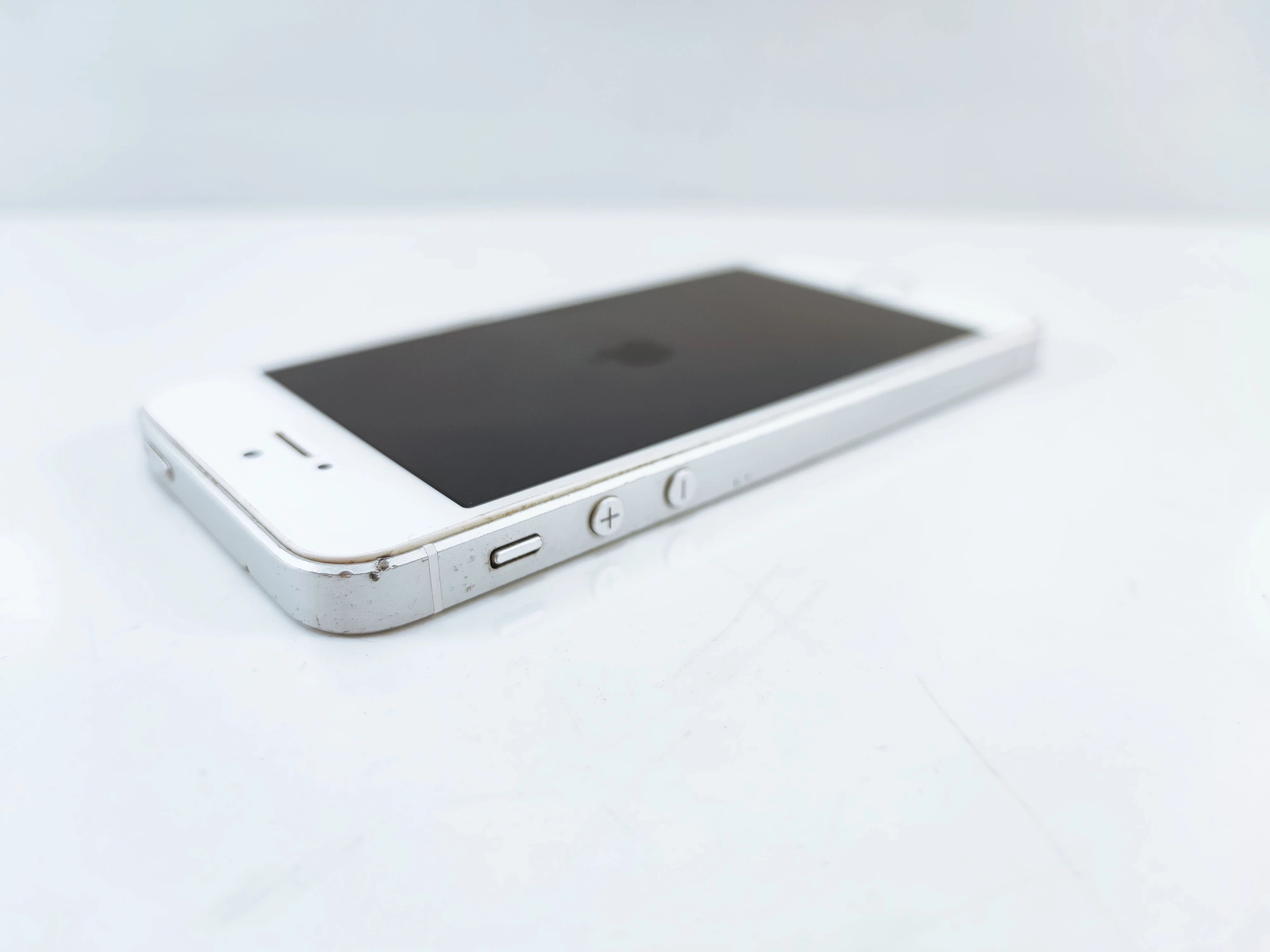 smartfon-apple-iphone-se-2-gb-32-gb-srebrny-wbudowana-pamiec-32-gb