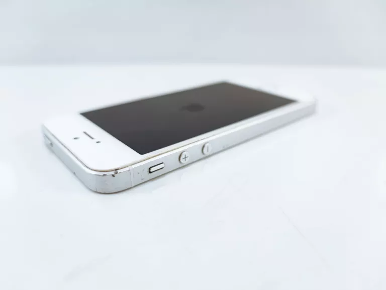 SMARTFON APPLE IPHONE SE 2 GB / 32 GB SREBRNY
