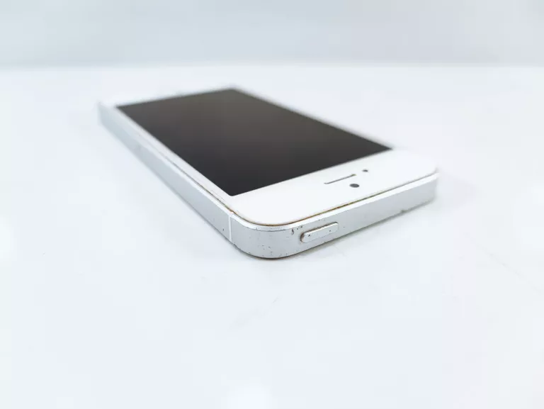 SMARTFON APPLE IPHONE SE 2 GB / 32 GB SREBRNY