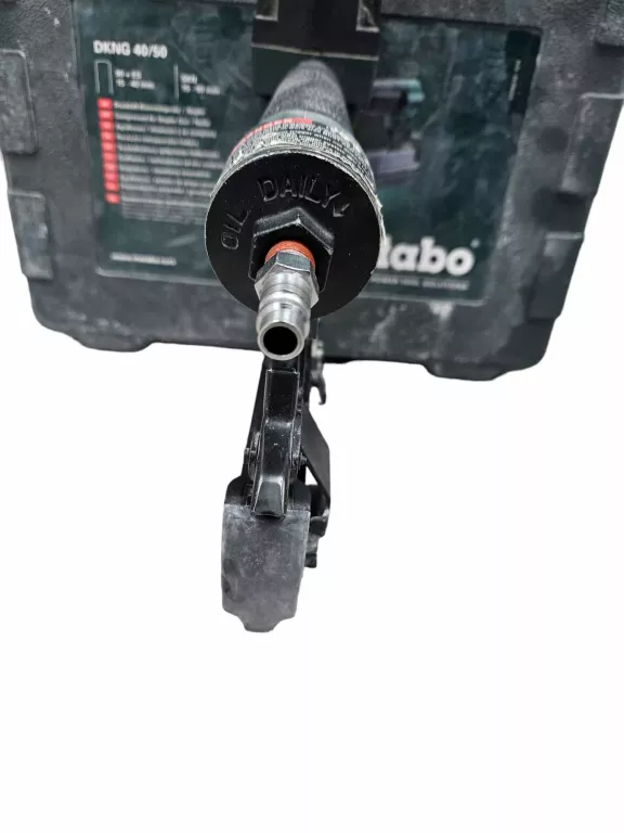 zszywarko-gwozdziarka-metabo-dkng-4050-zasilanie-pneumatyczne