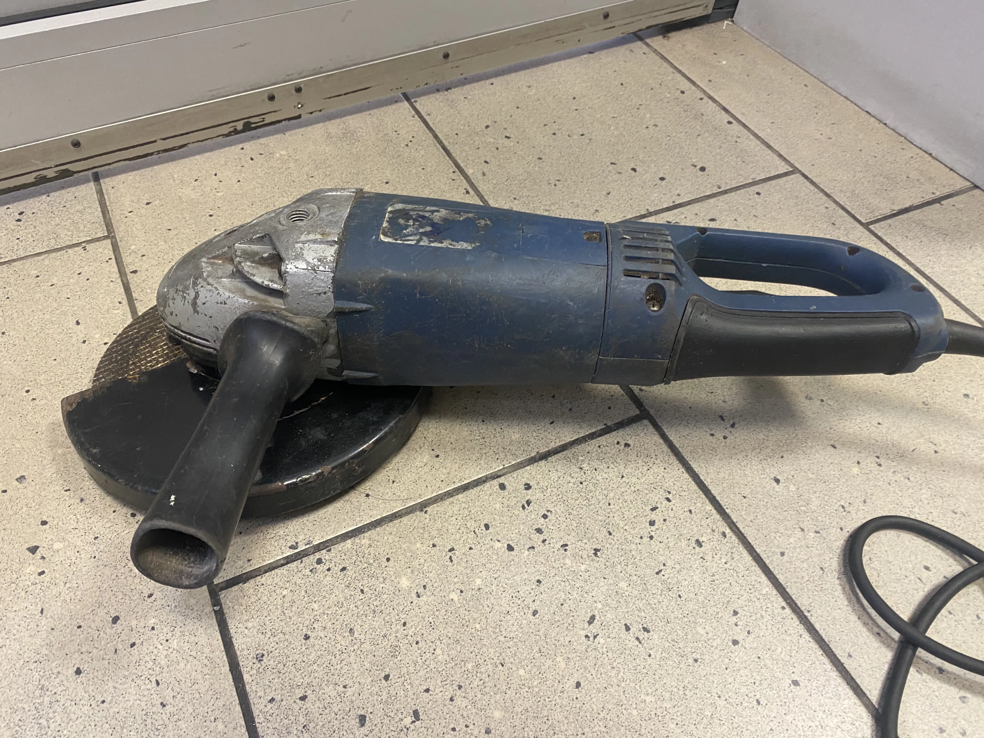 duza-szlifierka-katowa-230mm-wolnosci-239-zabrze-sj