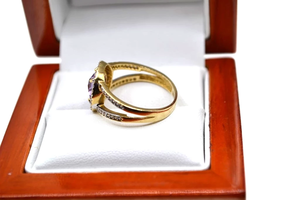 sliczny-zloty-pierscionek-14k-z-fioletowym-oczkiem-waga-133