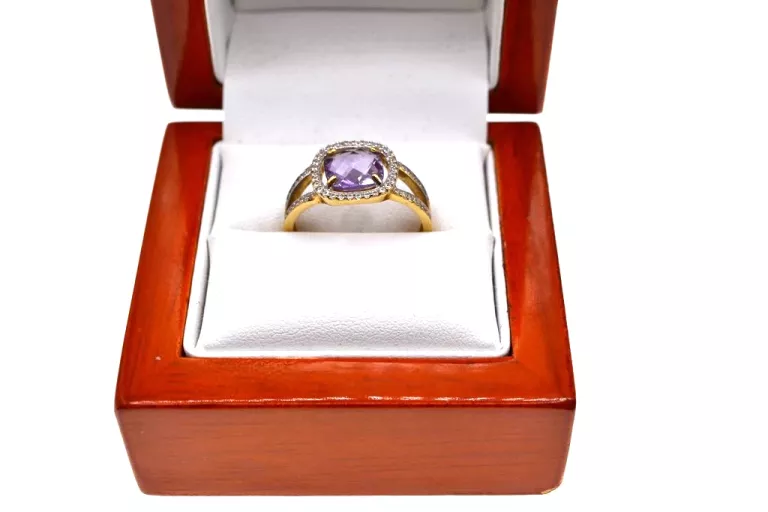 sliczny-zloty-pierscionek-14k-z-fioletowym-oczkiem-ean-gtin-5900025477571