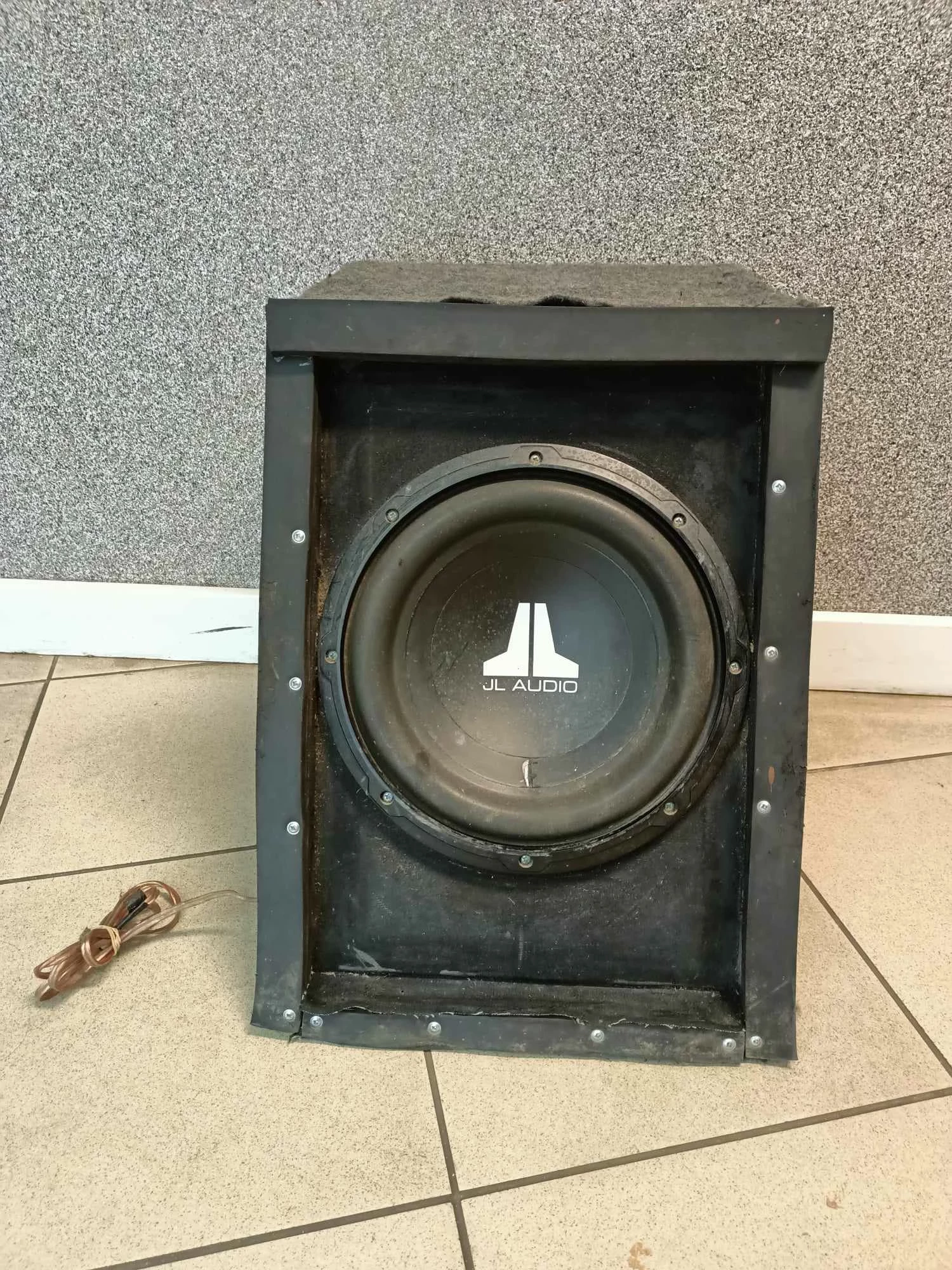 SUBWOOFER JL AUDIO 10W0V34 W OBUDOWIE Skrzynie basowe i tuby