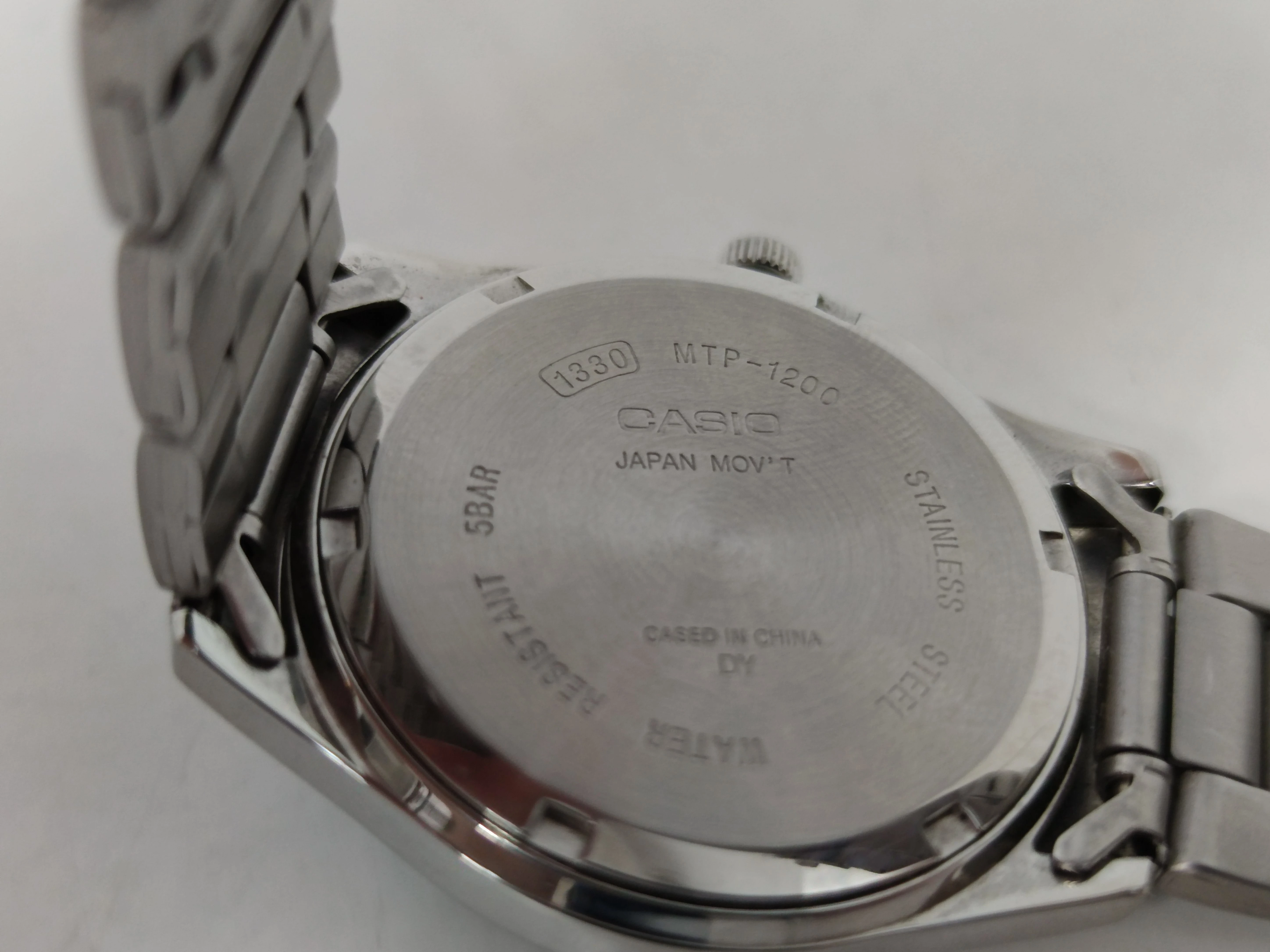 zegarek-casio-mtp-1200-ksztalt-koperty-okragla