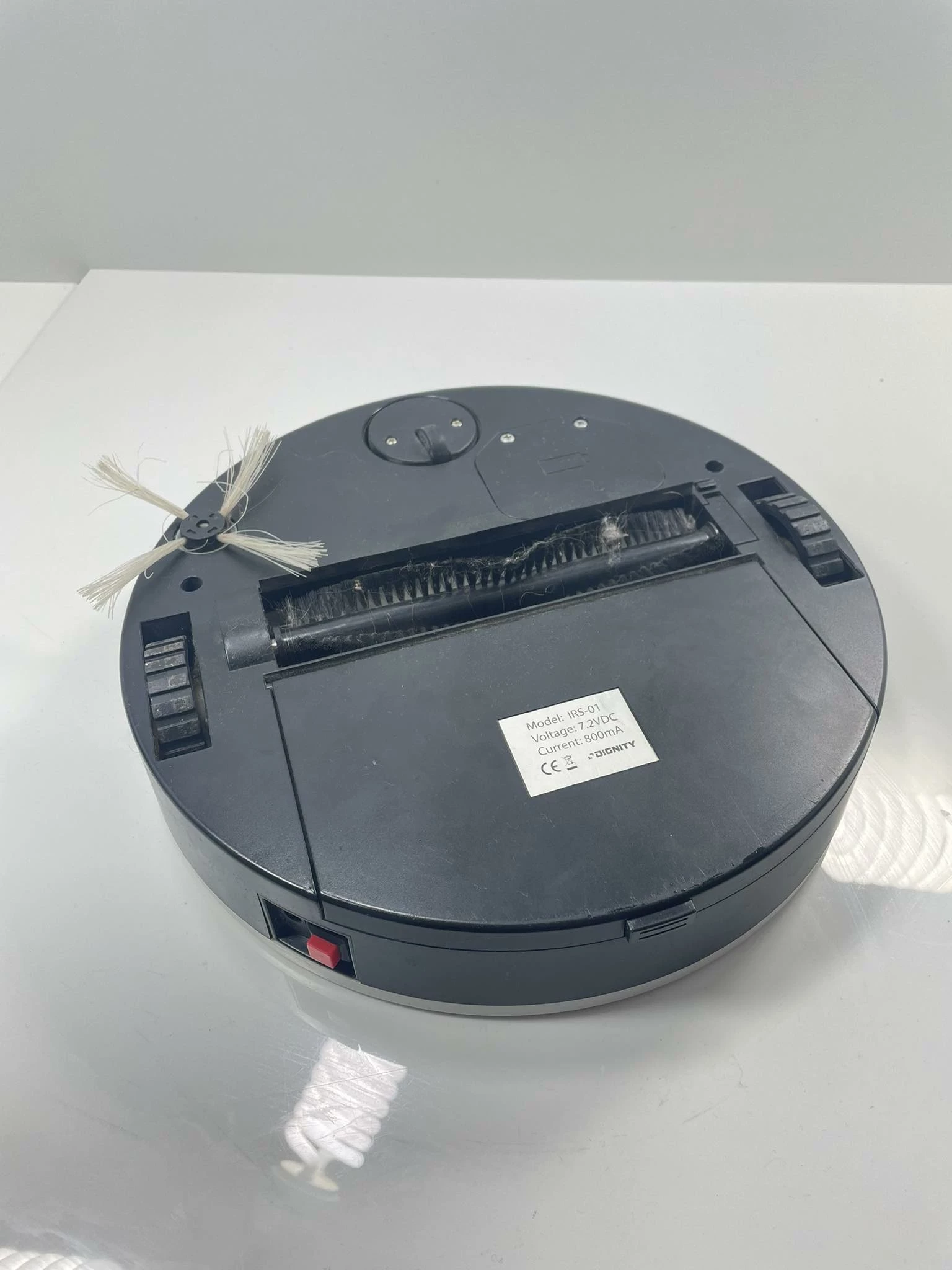 odkurzacz-dignity-irs-01-z-zasilaczem-kolor-dominujacy-czerwony