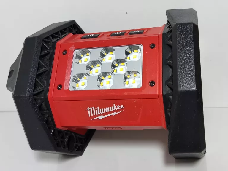 LAMPA WARSZTATOWA MILWAUKEE M18 AL