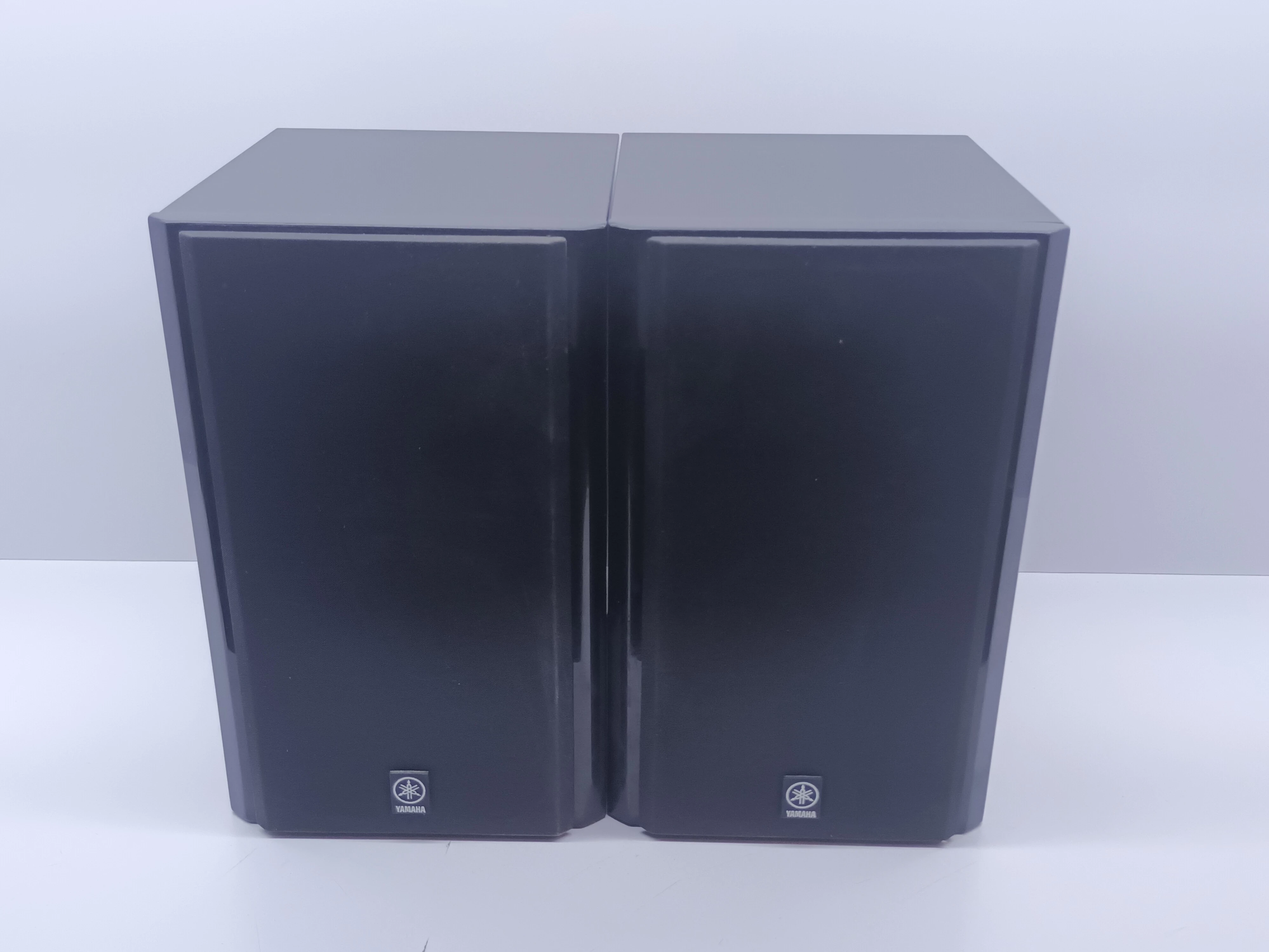 miniwieza-yamaha-dvd-e810-dwa-glosniki-pilot-opis-model-micro-wieza-cd-usb-bt