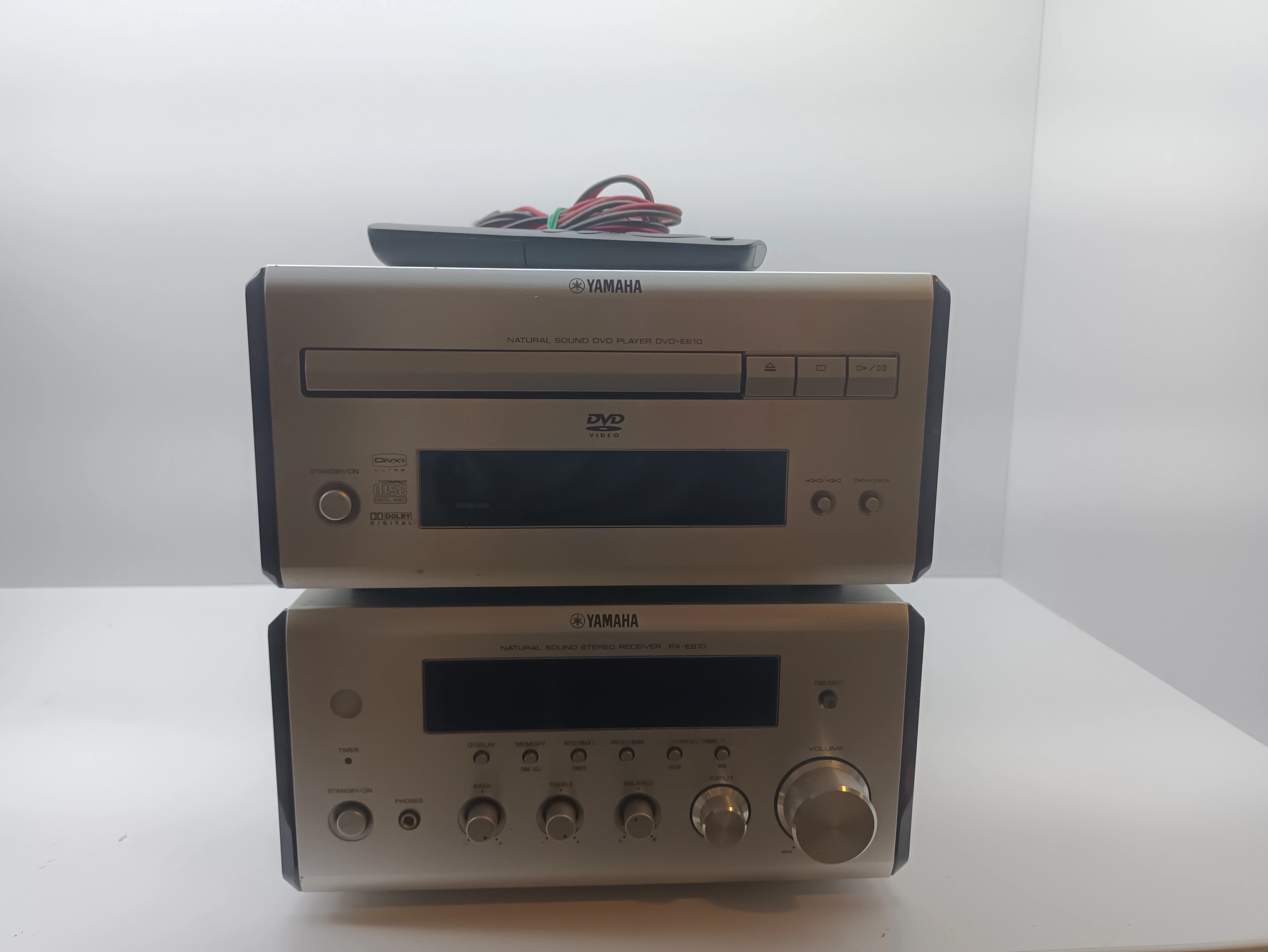 miniwieza-yamaha-dvd-e810-dwa-glosniki-pilot-opis-radio-fm