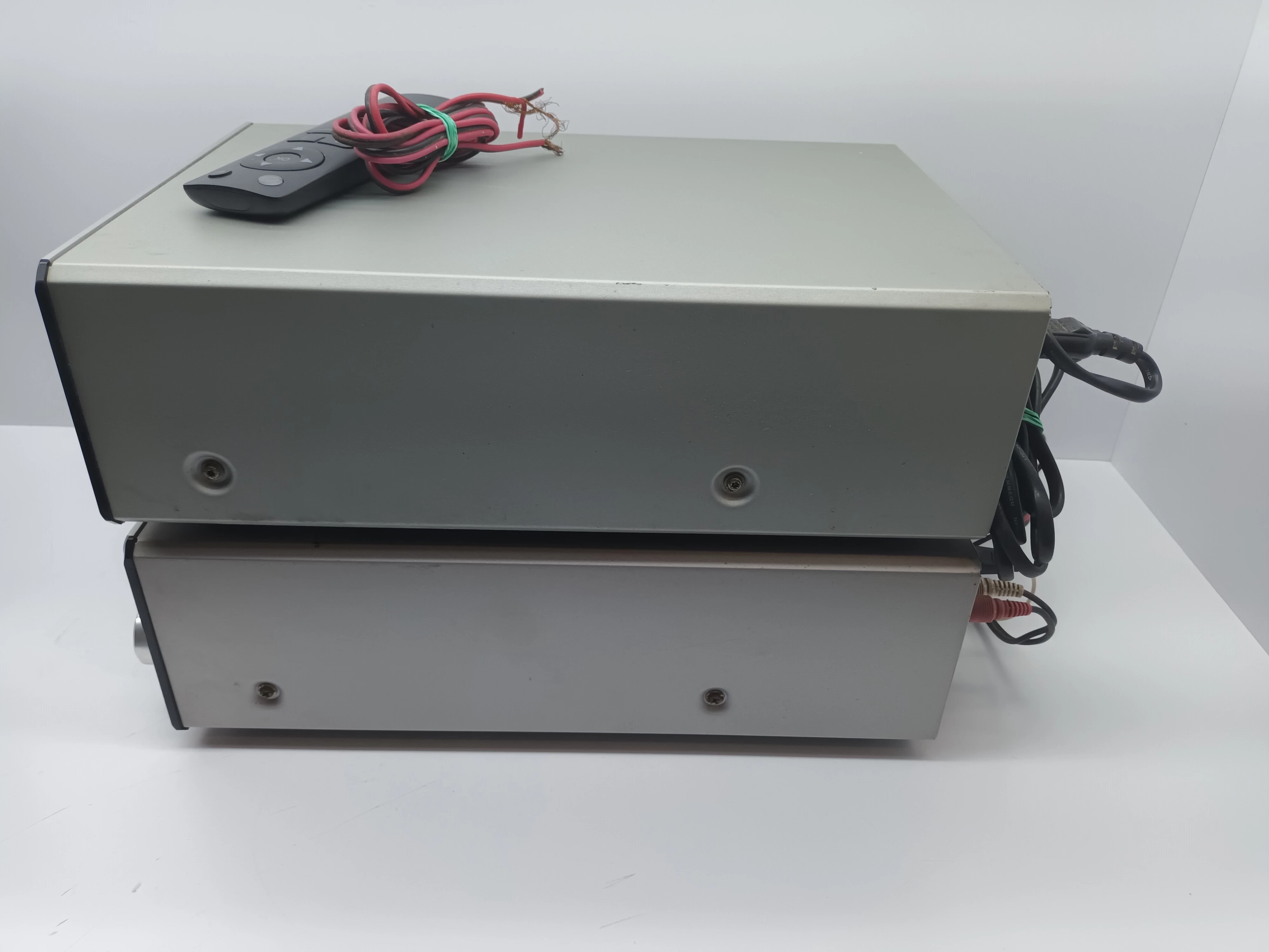 miniwieza-yamaha-dvd-e810-dwa-glosniki-pilot-opis-rodzaj-odtwarzanych-nosnikow-dvd