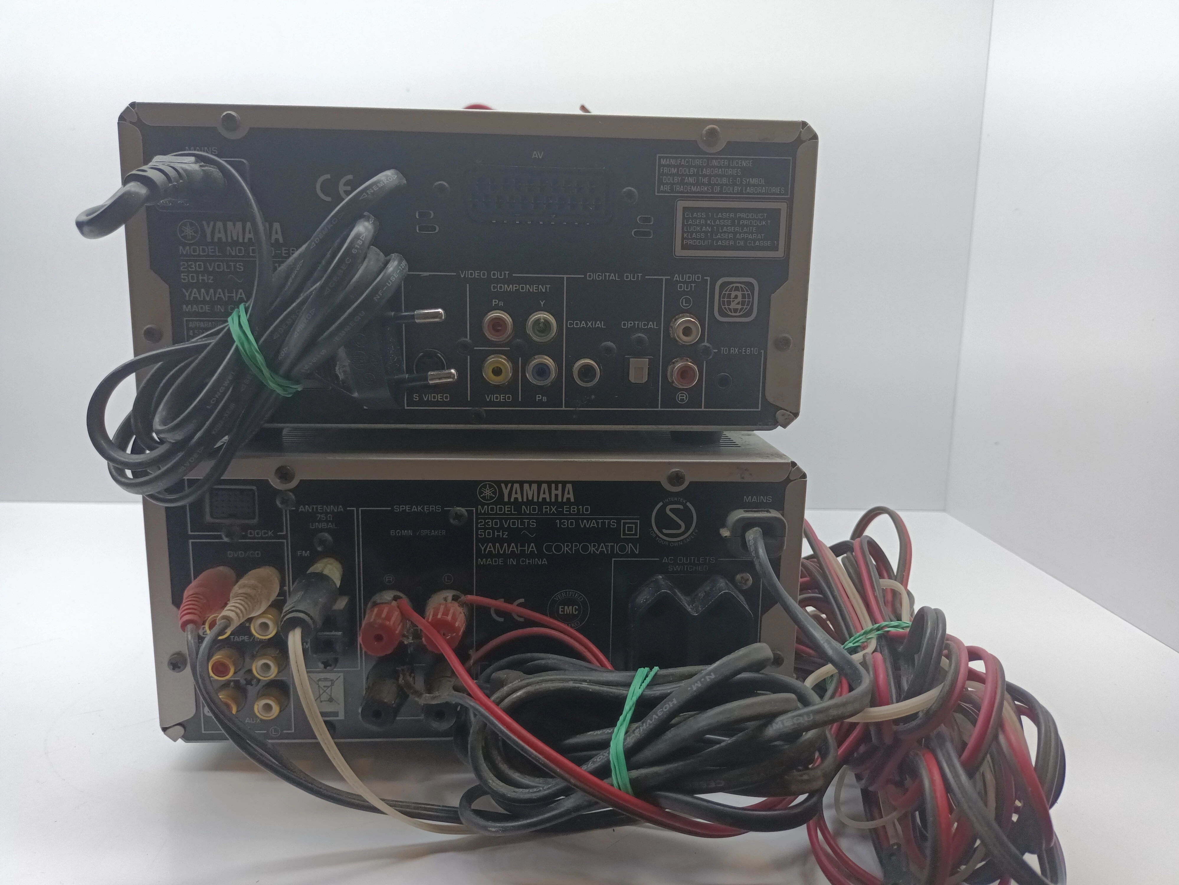 miniwieza-yamaha-dvd-e810-dwa-glosniki-pilot-opis-kolor-srebrny