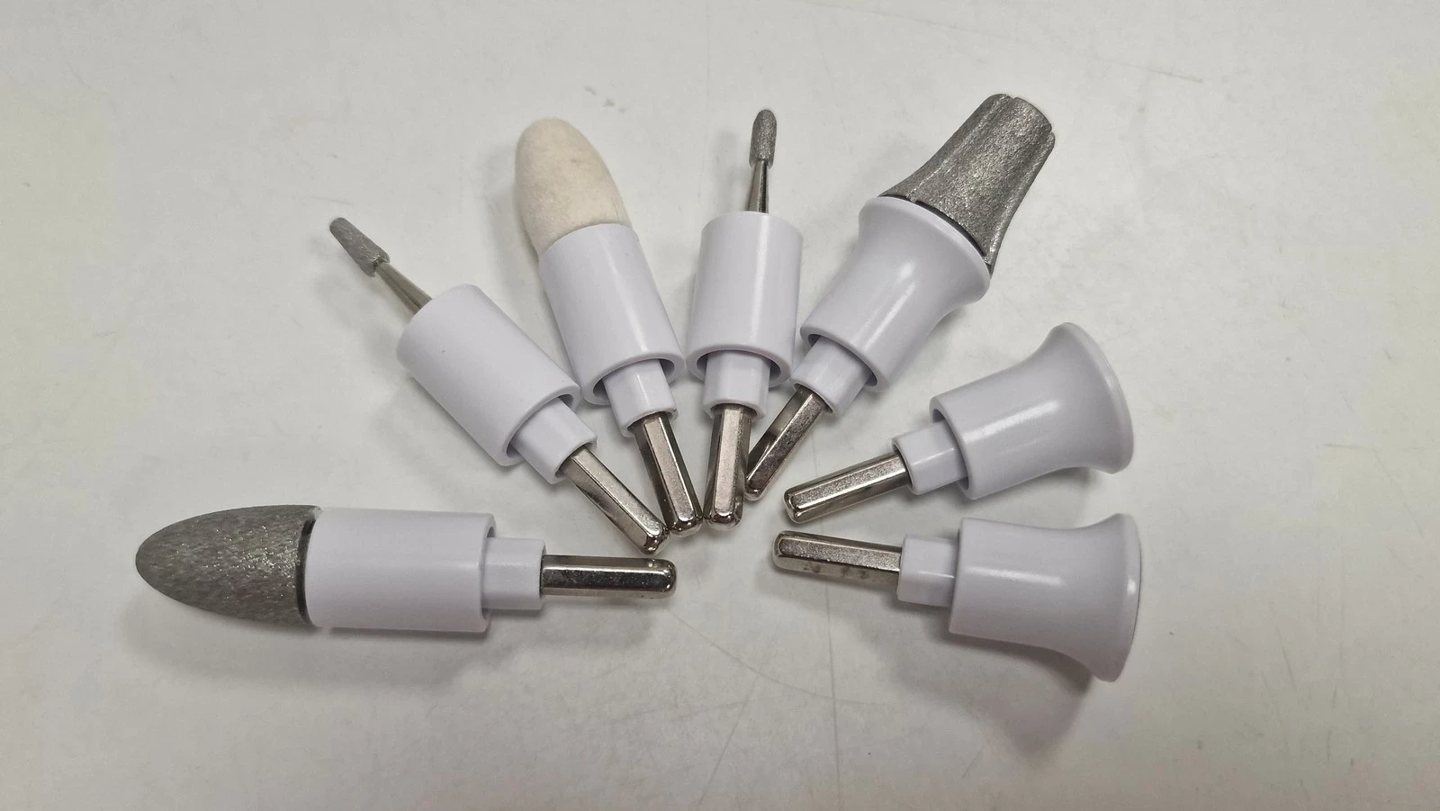 zestaw-do-manicure-sanitas-sma-38-koncowki-kolor-dominujacy-bialy