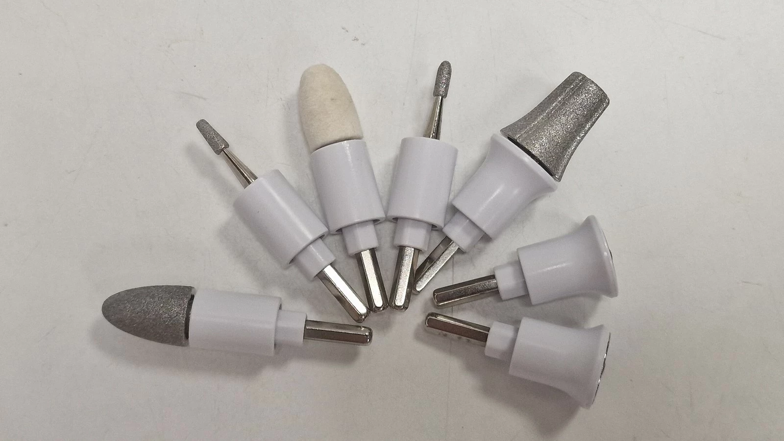 zestaw-do-manicure-sanitas-sma-38-koncowki-zasilanie-sieciowe