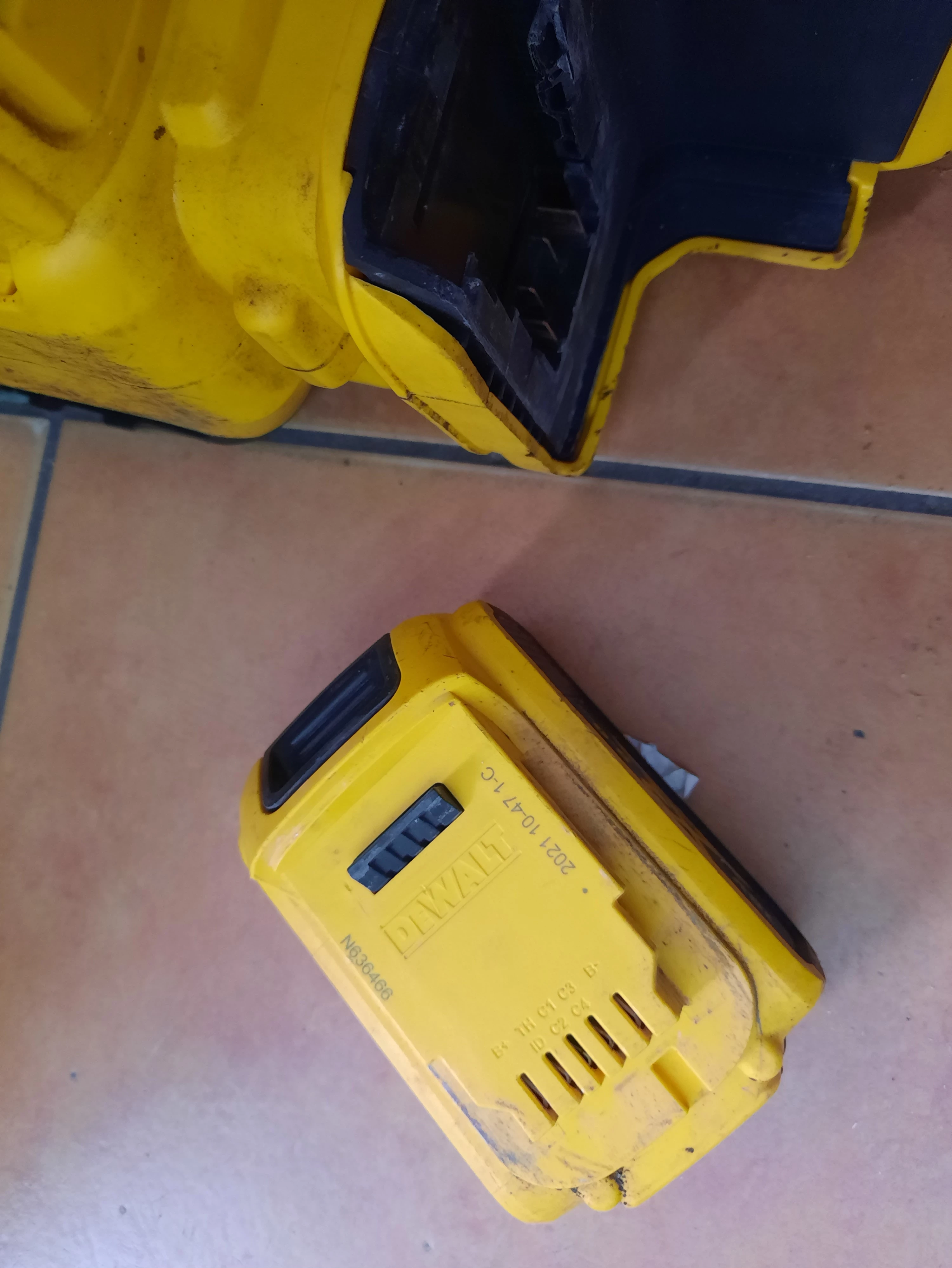 DEWALT PIŁA ELEKTRYCZNA DCM565+AKU 5AH | Piły łańcuchowe | Loombard.pl