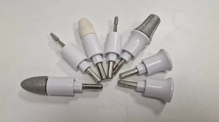 zestaw-do-manicure-sanitas-sma-38-koncowki-kolor-dominujacy-bialy